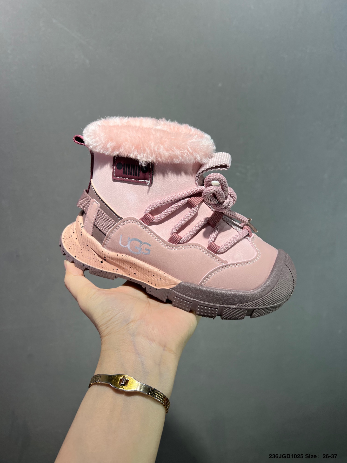 图片[5]-🔥UGG联名款 👟26-37 📣📣放大招 上个大重磅！心心念念终于出货啦🔥🔥🔥内里保暖绒特别的细腻亲肤，上脚不会有扎脚的感觉和任何不适~～这精致的侧拉链设计，便携好穿脱。真的是爱了呀！！穿脱特别方便快捷，适合咱们的小盆友，还能锻炼自主穿脱能力哟✌🏻️-选品中心