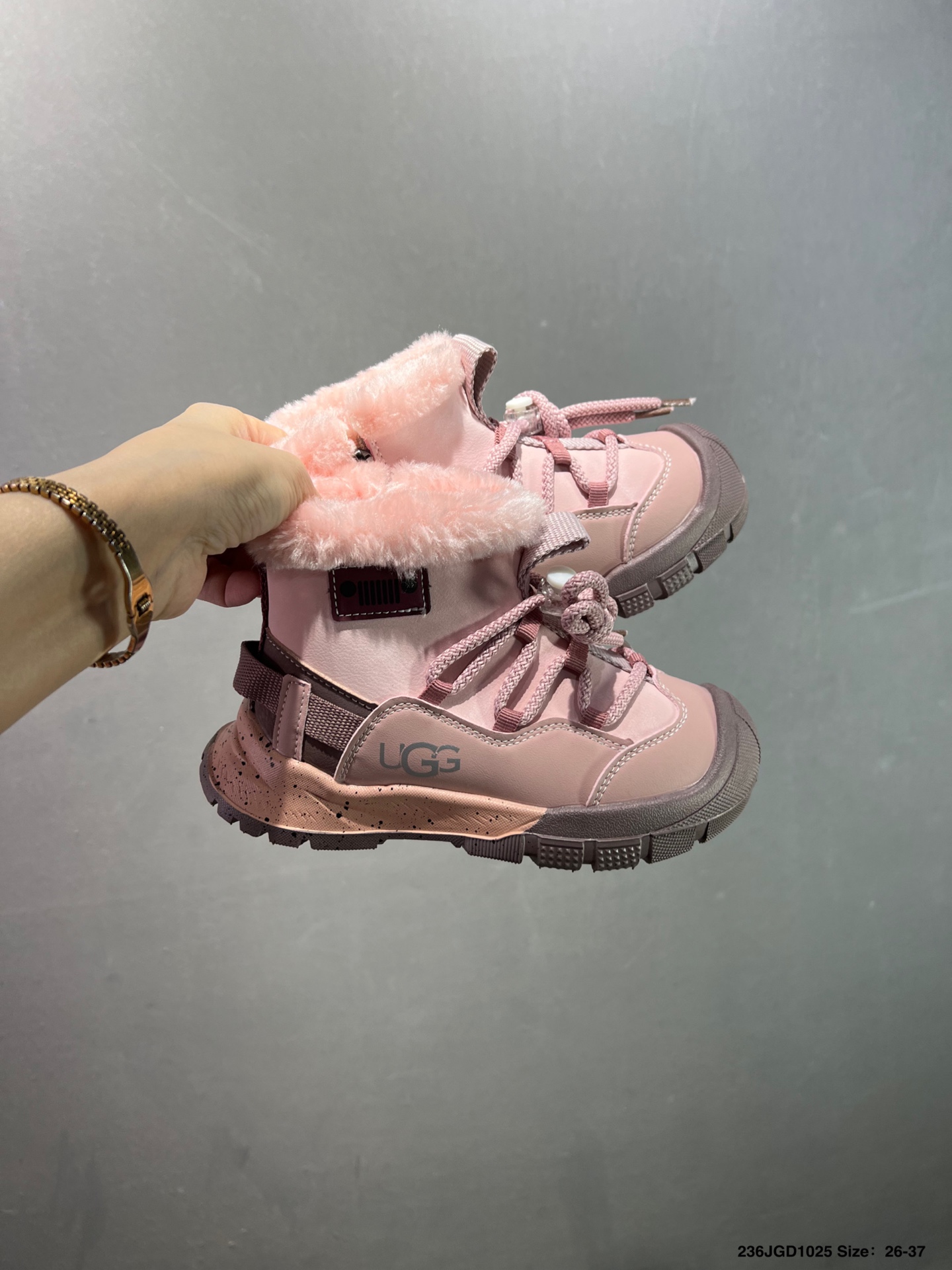 图片[8]-🔥UGG联名款 👟26-37 📣📣放大招 上个大重磅！心心念念终于出货啦🔥🔥🔥内里保暖绒特别的细腻亲肤，上脚不会有扎脚的感觉和任何不适~～这精致的侧拉链设计，便携好穿脱。真的是爱了呀！！穿脱特别方便快捷，适合咱们的小盆友，还能锻炼自主穿脱能力哟✌🏻️-选品中心