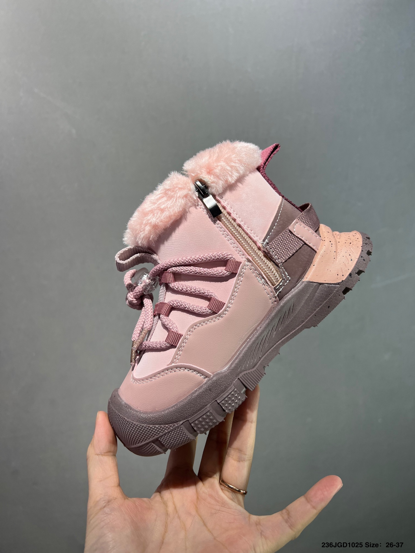 图片[6]-🔥UGG联名款 👟26-37 📣📣放大招 上个大重磅！心心念念终于出货啦🔥🔥🔥内里保暖绒特别的细腻亲肤，上脚不会有扎脚的感觉和任何不适~～这精致的侧拉链设计，便携好穿脱。真的是爱了呀！！穿脱特别方便快捷，适合咱们的小盆友，还能锻炼自主穿脱能力哟✌🏻️-选品中心