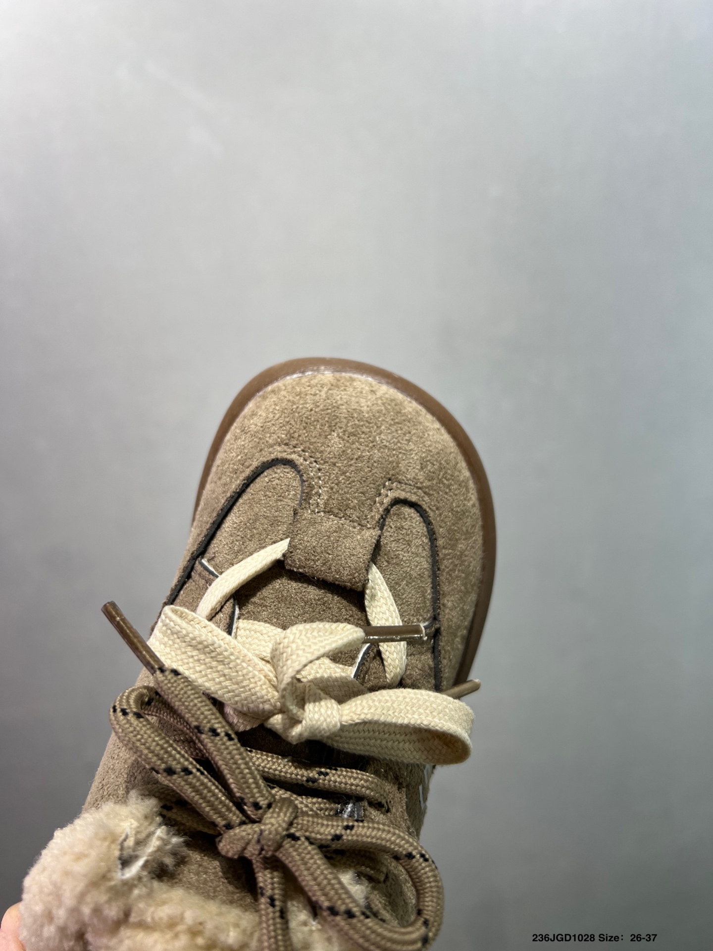 图片[4]-😍儿童UGG海外版运动休闲鞋，加绒保暖款🔥 魔术贴简洁方便宝宝穿脱 柔软亲肤 个性时尚又百搭🌸EVA轻质缓震、防滑耐磨外底。泰裤辣 闭眼入手慢要等排单哦 颜色：棕色 杏色 尺码：26-37-选品中心