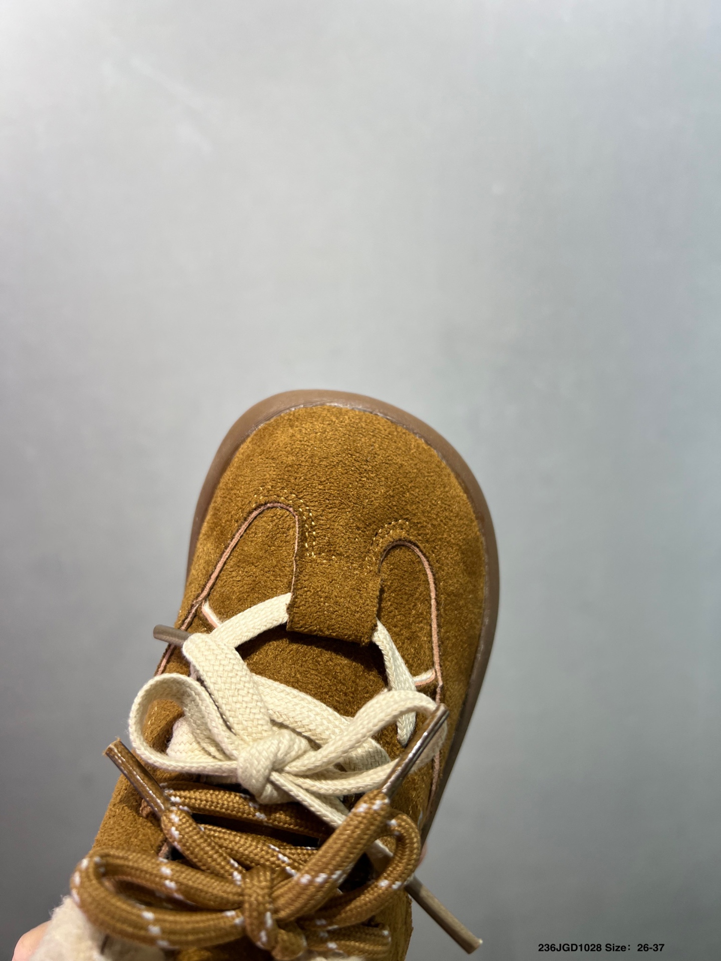 图片[4]-😍儿童UGG海外版运动休闲鞋，加绒保暖款🔥 魔术贴简洁方便宝宝穿脱 柔软亲肤 个性时尚又百搭🌸EVA轻质缓震、防滑耐磨外底。泰裤辣 闭眼入手慢要等排单哦 颜色：棕色 杏色 尺码：26-37-选品中心