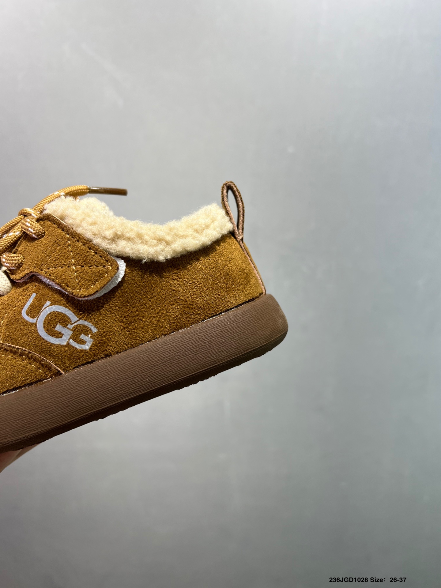 图片[6]-😍儿童UGG海外版运动休闲鞋，加绒保暖款🔥 魔术贴简洁方便宝宝穿脱 柔软亲肤 个性时尚又百搭🌸EVA轻质缓震、防滑耐磨外底。泰裤辣 闭眼入手慢要等排单哦 颜色：棕色 杏色 尺码：26-37-选品中心