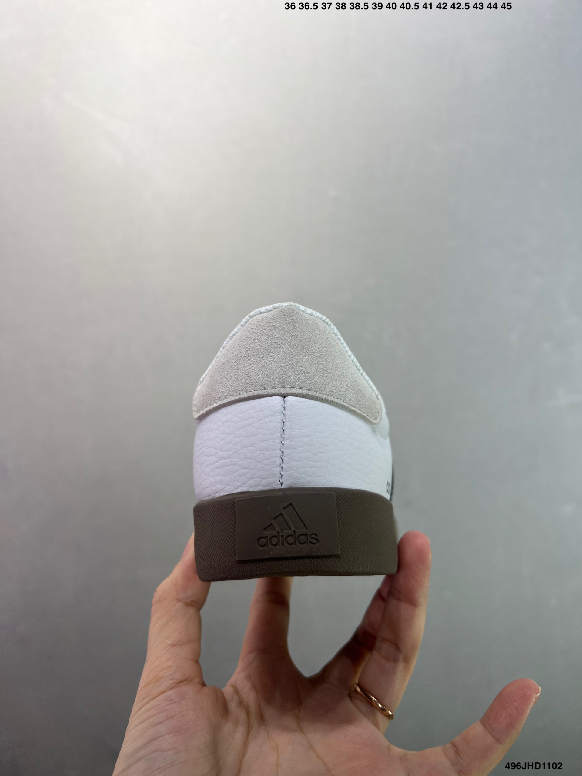 阿迪达斯AD NEO Vl Court 3.0男女子休闲运动板鞋 要精通反重力的运动?你需要一双坚韧的运动鞋 这款AD有着滑板风格运动鞋经典外型 配合耐用设计 以结实橡胶大底配上泡胶鞋垫 带来柔软感觉 绒面与三间完美揉合 尽显玩味 货号:ID6286 2⁄3 371⁄3 38 382⁄3 391⁄3 40 402⁄3 411⁄3 42 422⁄3 431⁄3 44 45 编码:496JHD1102