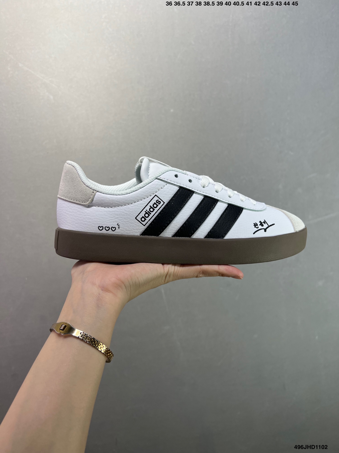 阿迪达斯AD NEO Vl Court 3.0男女子休闲运动板鞋 要精通反重力的运动?你需要一双坚韧的运动鞋 这款AD有着滑板风格运动鞋经典外型 配合耐用设计 以结实橡胶大底配上泡胶鞋垫 带来柔软感觉 绒面与三间完美揉合 尽显玩味 货号:ID6286 2⁄3 371⁄3 38 382⁄3 391⁄3 40 402⁄3 411⁄3 42 422⁄3 431⁄3 44 45 编码:496JHD1102