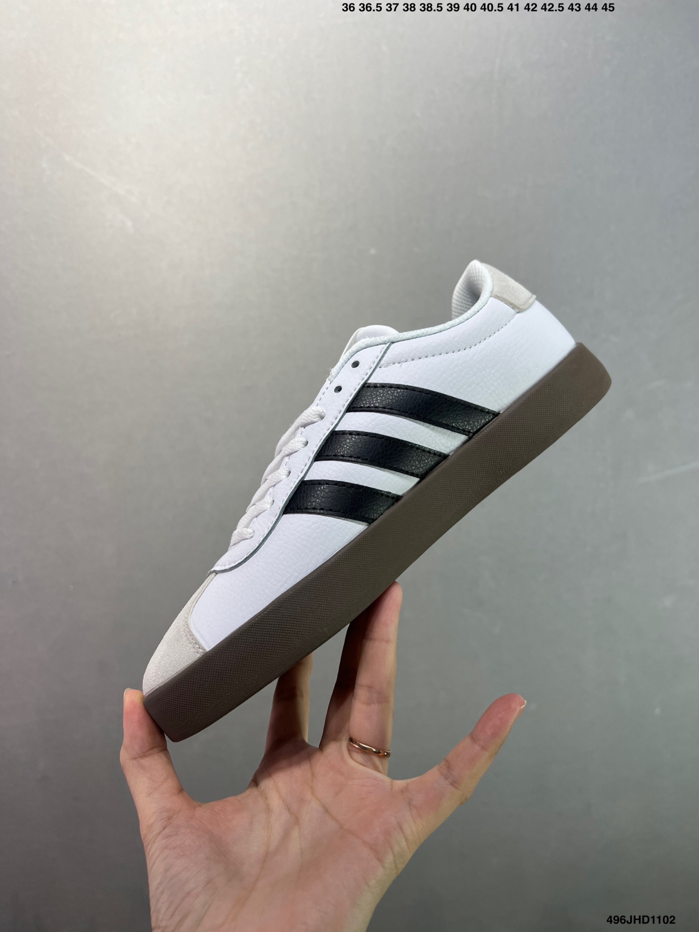 阿迪达斯AD NEO Vl Court 3.0男女子休闲运动板鞋 要精通反重力的运动?你需要一双坚韧的运动鞋 这款AD有着滑板风格运动鞋经典外型 配合耐用设计 以结实橡胶大底配上泡胶鞋垫 带来柔软感觉 绒面与三间完美揉合 尽显玩味 货号:ID6286 2⁄3 371⁄3 38 382⁄3 391⁄3 40 402⁄3 411⁄3 42 422⁄3 431⁄3 44 45 编码:496JHD1102