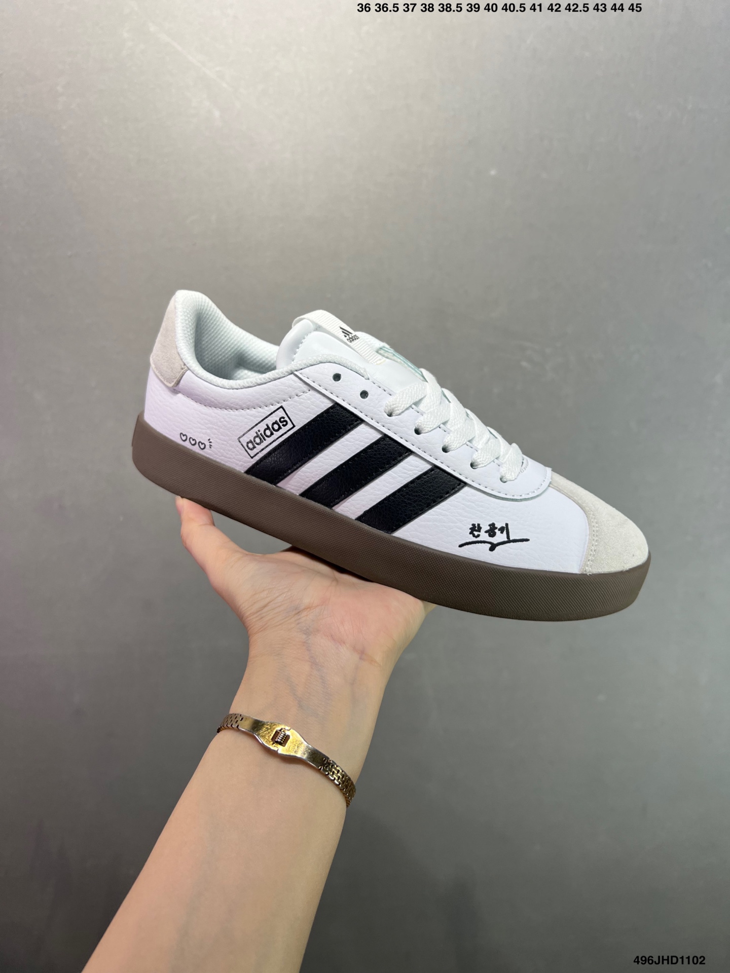 阿迪达斯AD NEO Vl Court 3.0男女子休闲运动板鞋 要精通反重力的运动?你需要一双坚韧的运动鞋 这款AD有着滑板风格运动鞋经典外型 配合耐用设计 以结实橡胶大底配上泡胶鞋垫 带来柔软感觉 绒面与三间完美揉合 尽显玩味 货号:ID6286 2⁄3 371⁄3 38 382⁄3 391⁄3 40 402⁄3 411⁄3 42 422⁄3 431⁄3 44 45 编码:496JHD1102