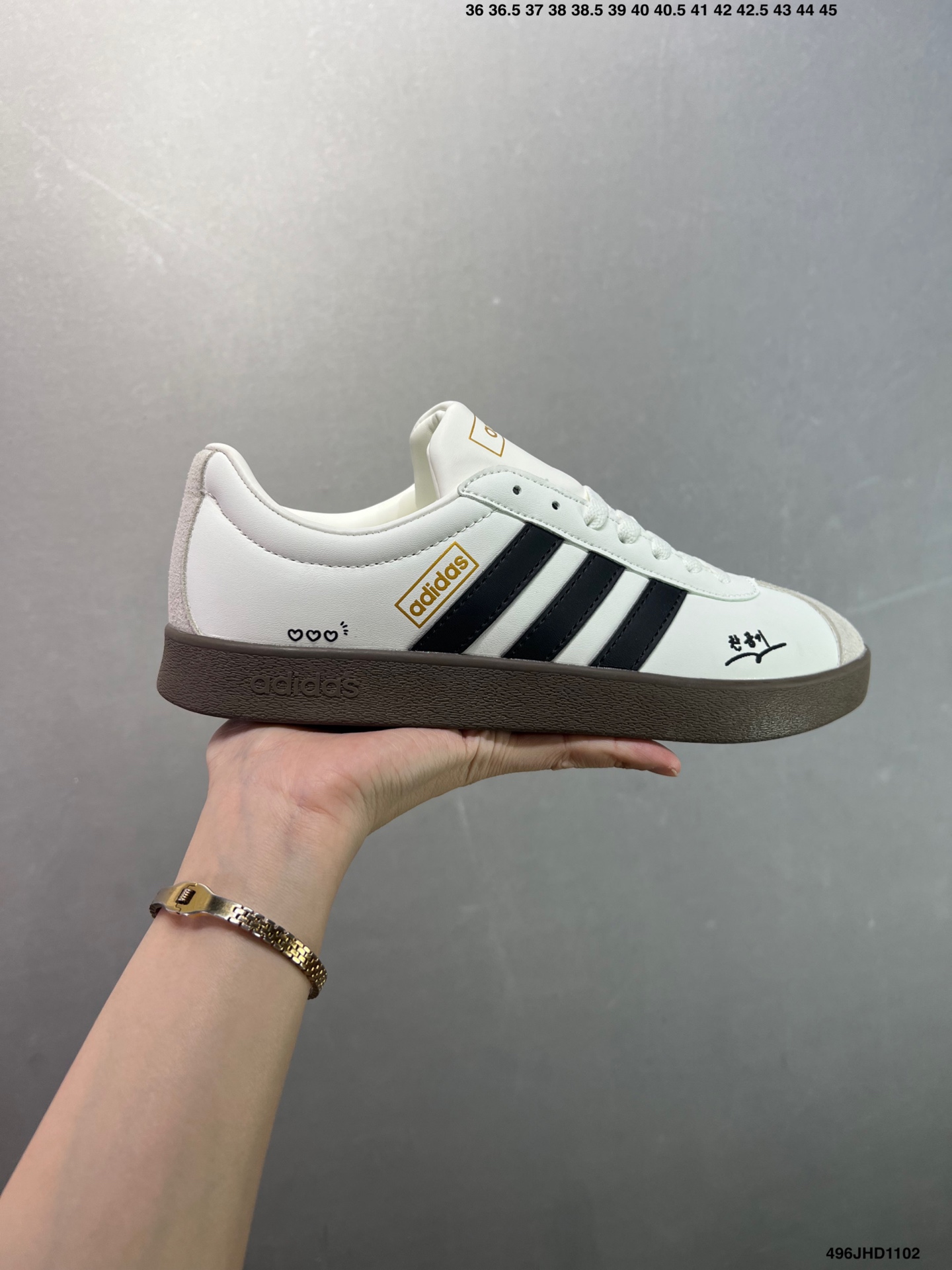 阿迪达斯AD NEO Vl Court 3.0男女子休闲运动板鞋 要精通反重力的运动?你需要一双坚韧的运动鞋 这款AD有着滑板风格运动鞋经典外型 配合耐用设计 以结实橡胶大底配上泡胶鞋垫 带来柔软感觉 绒面与三间完美揉合 尽显玩味 货号:ID6286 2⁄3 371⁄3 38 382⁄3 391⁄3 40 402⁄3 411⁄3 42 422⁄3 431⁄3 44 45 编码:496JHD1102