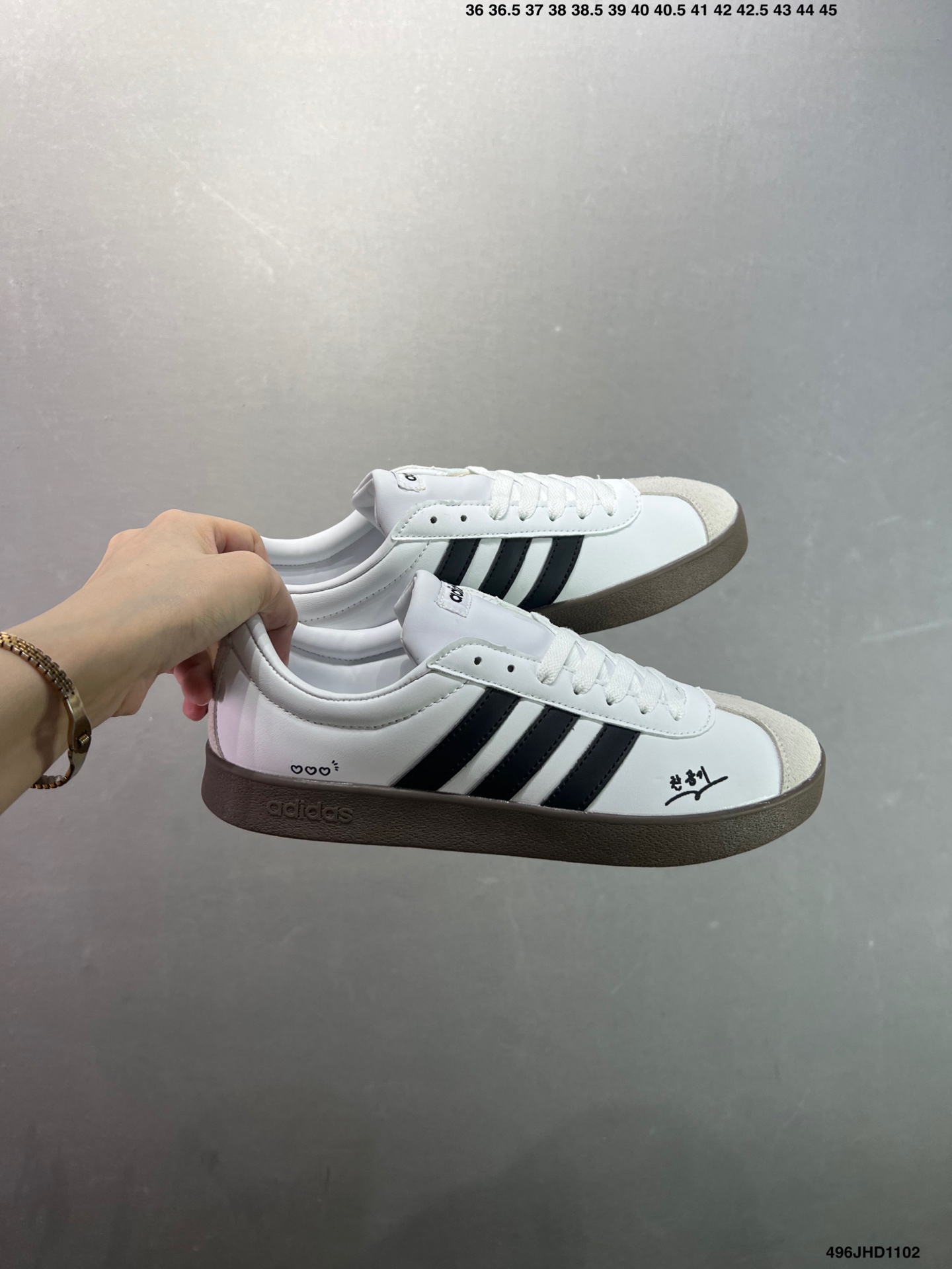 阿迪达斯AD NEO Vl Court 3.0男女子休闲运动板鞋 要精通反重力的运动?你需要一双坚韧的运动鞋 这款AD有着滑板风格运动鞋经典外型 配合耐用设计 以结实橡胶大底配上泡胶鞋垫 带来柔软感觉 绒面与三间完美揉合 尽显玩味 货号:ID6286 2⁄3 371⁄3 38 382⁄3 391⁄3 40 402⁄3 411⁄3 42 422⁄3 431⁄3 44 45 编码:496JHD1102