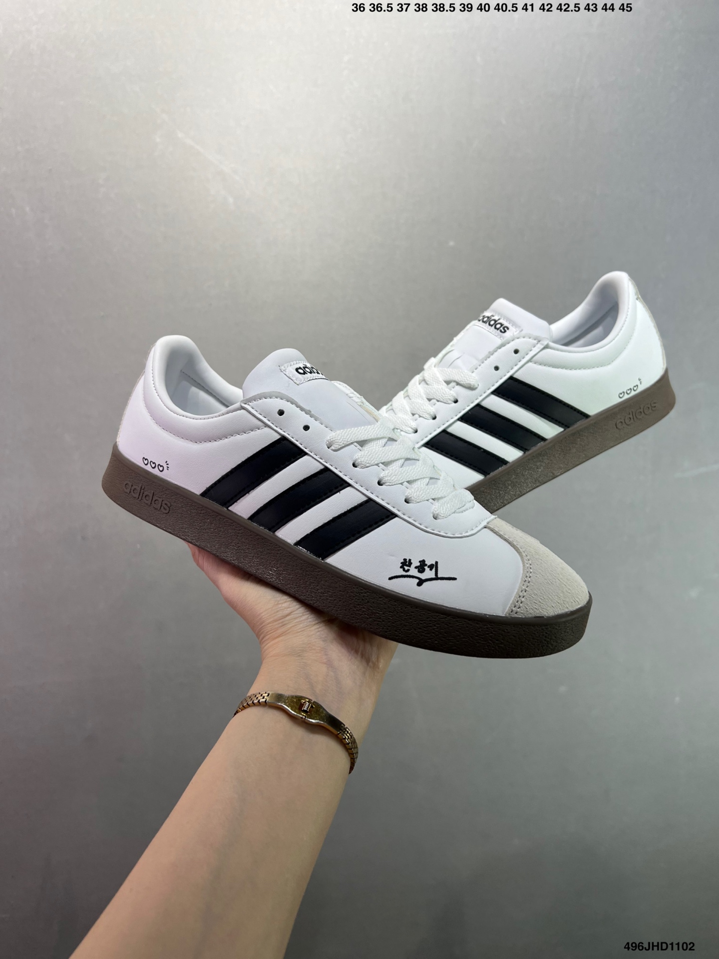 阿迪达斯AD NEO Vl Court 3.0男女子休闲运动板鞋 要精通反重力的运动?你需要一双坚韧的运动鞋 这款AD有着滑板风格运动鞋经典外型 配合耐用设计 以结实橡胶大底配上泡胶鞋垫 带来柔软感觉 绒面与三间完美揉合 尽显玩味 货号:ID6286 2⁄3 371⁄3 38 382⁄3 391⁄3 40 402⁄3 411⁄3 42 422⁄3 431⁄3 44 45 编码:496JHD1102