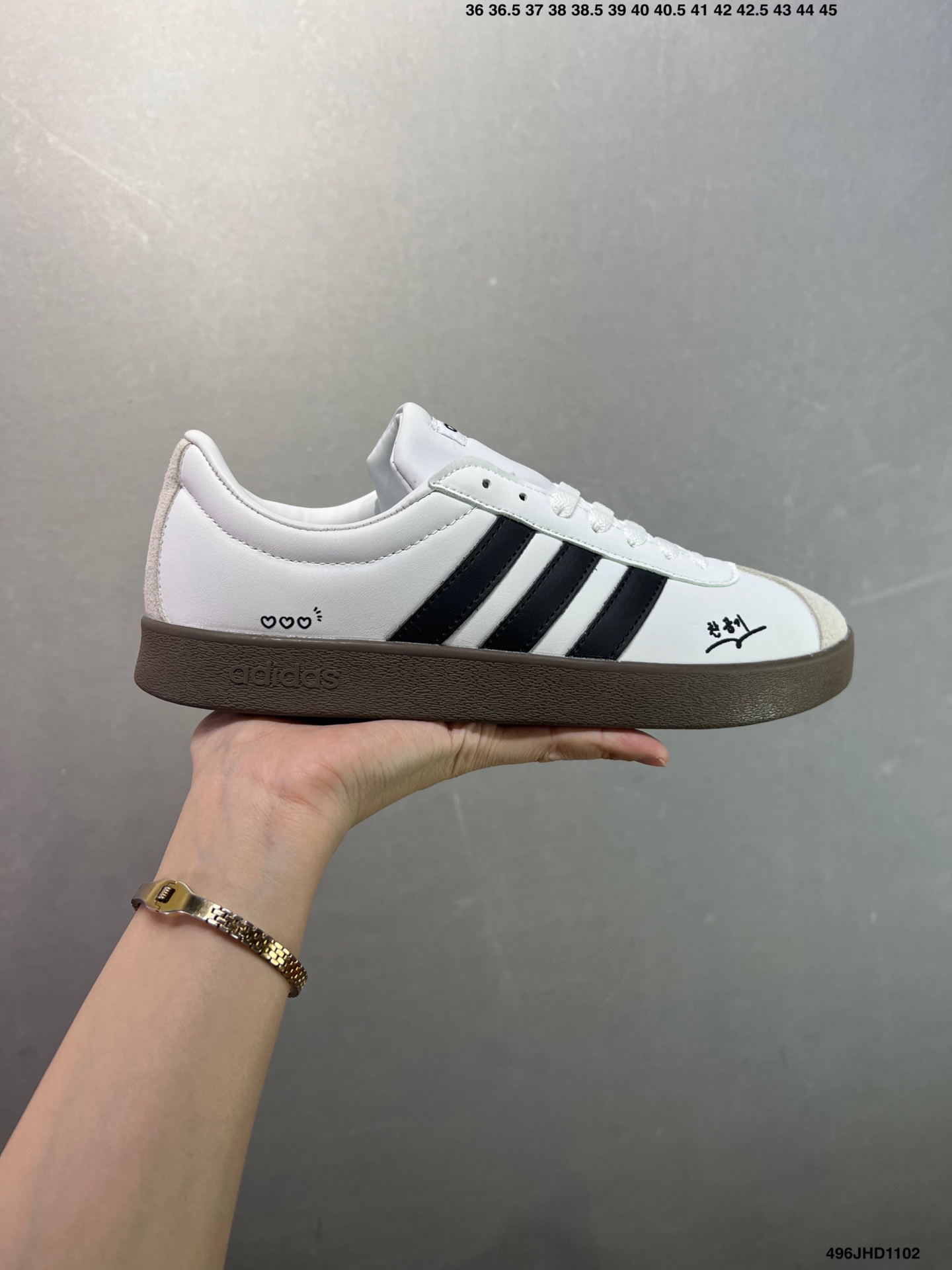 阿迪达斯AD NEO Vl Court 3.0男女子休闲运动板鞋 要精通反重力的运动?你需要一双坚韧的运动鞋 这款AD有着滑板风格运动鞋经典外型 配合耐用设计 以结实橡胶大底配上泡胶鞋垫 带来柔软感觉 绒面与三间完美揉合 尽显玩味 货号:ID6286 2⁄3 371⁄3 38 382⁄3 391⁄3 40 402⁄3 411⁄3 42 422⁄3 431⁄3 44 45 编码:496JHD1102