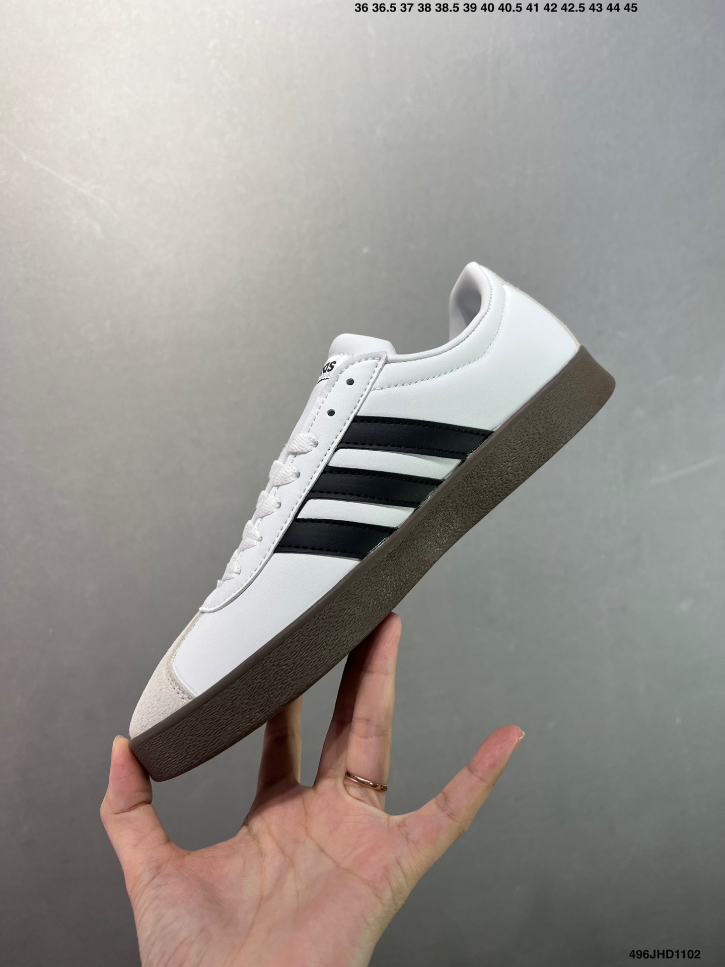 阿迪达斯AD NEO Vl Court 3.0男女子休闲运动板鞋 要精通反重力的运动?你需要一双坚韧的运动鞋 这款AD有着滑板风格运动鞋经典外型 配合耐用设计 以结实橡胶大底配上泡胶鞋垫 带来柔软感觉 绒面与三间完美揉合 尽显玩味 货号:ID6286 2⁄3 371⁄3 38 382⁄3 391⁄3 40 402⁄3 411⁄3 42 422⁄3 431⁄3 44 45 编码:496JHD1102