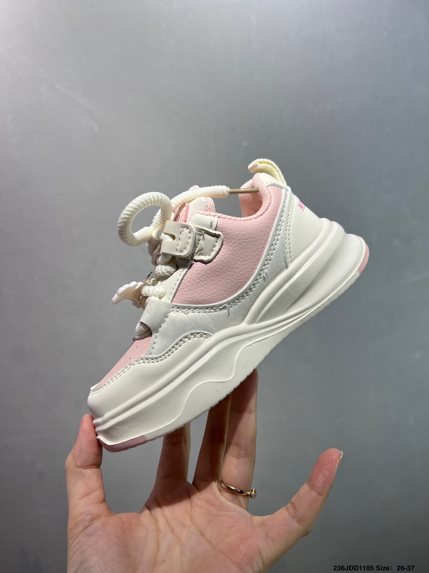 图片[6]-🈴️ 童鞋✅Sanrio 休闲运动慢跑鞋 全套原楦原模倾力打造完美版型 独家原厂航空铝磨具打磨大底 鞋头坡度极致还原 无解鞋型 原盒原配 圈内天花板工艺 原厂冲刀 超高清洁度 全鞋零毛边皮料切割 尺码：27 28 29 30 31 32 33 34 35 36 37 ID：236JDD1105-选品中心