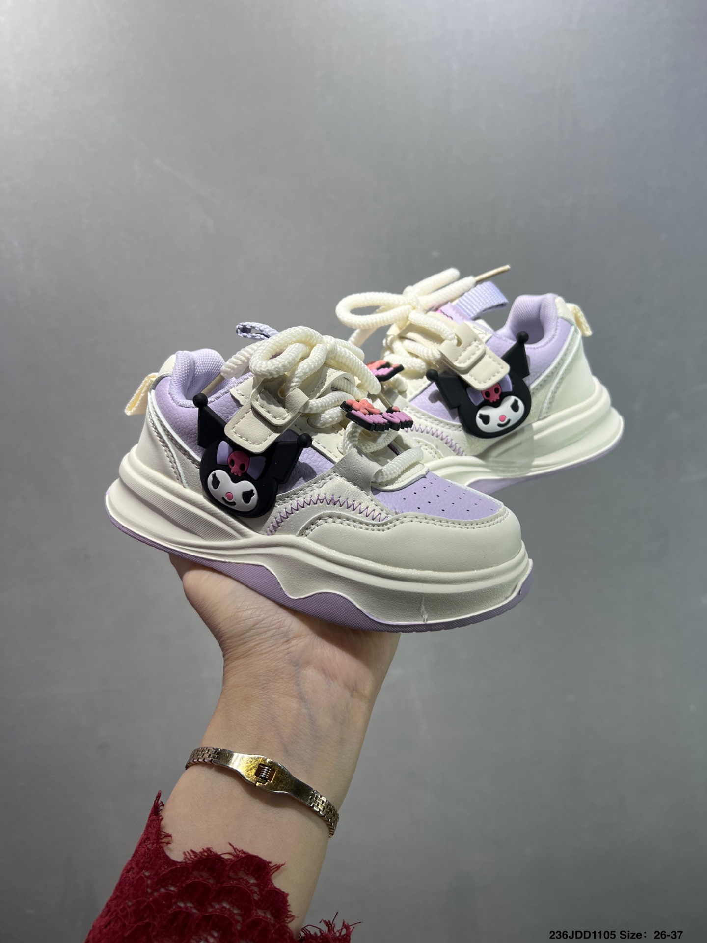 图片[3]-🈴️ 童鞋✅Sanrio 休闲运动慢跑鞋 全套原楦原模倾力打造完美版型 独家原厂航空铝磨具打磨大底 鞋头坡度极致还原 无解鞋型 原盒原配 圈内天花板工艺 原厂冲刀 超高清洁度 全鞋零毛边皮料切割 尺码：27 28 29 30 31 32 33 34 35 36 37 ID：236JDD1105-选品中心