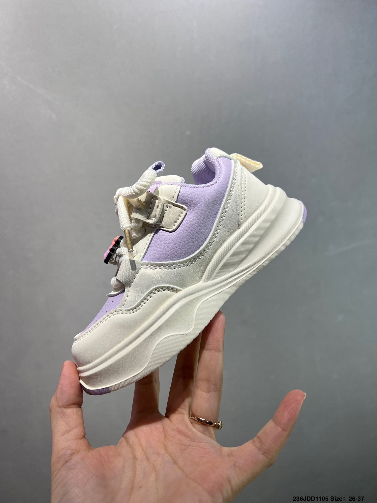 图片[2]-🈴️ 童鞋✅Sanrio 休闲运动慢跑鞋 全套原楦原模倾力打造完美版型 独家原厂航空铝磨具打磨大底 鞋头坡度极致还原 无解鞋型 原盒原配 圈内天花板工艺 原厂冲刀 超高清洁度 全鞋零毛边皮料切割 尺码：27 28 29 30 31 32 33 34 35 36 37 ID：236JDD1105-选品中心