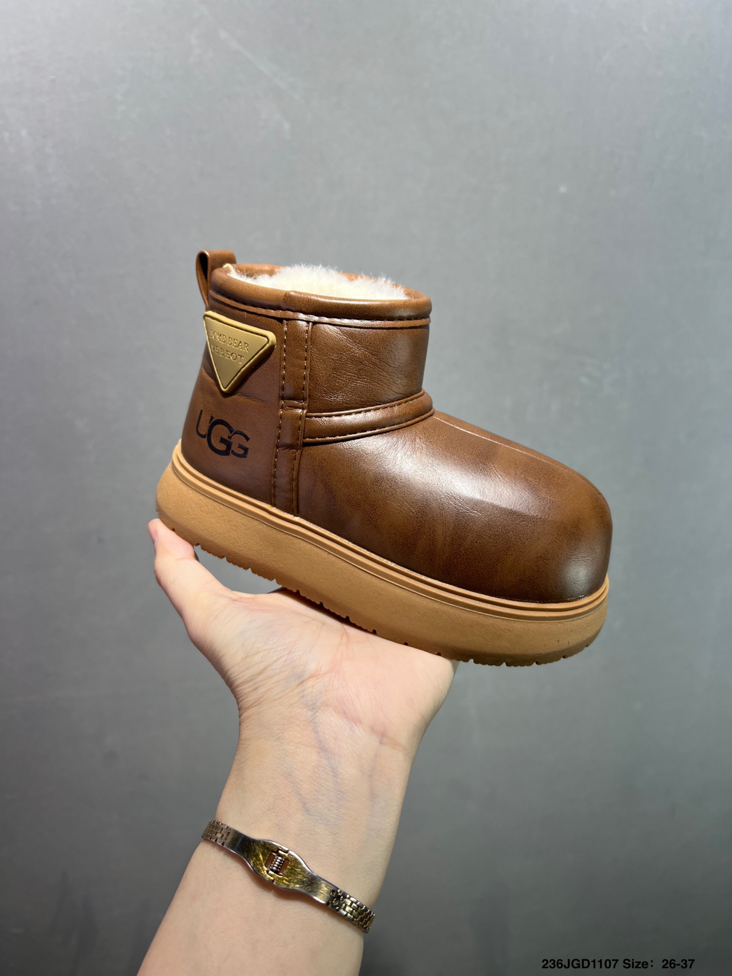 图片[5]-U家新款大标卡皮巴拉儿童雪地靴 尺码：26-37码 经典UGG系列🆕 优质皮料拼接，质感满满💯 内里加绒保暖又舒适❄️ 经典大标，时尚又百搭❤️-选品中心