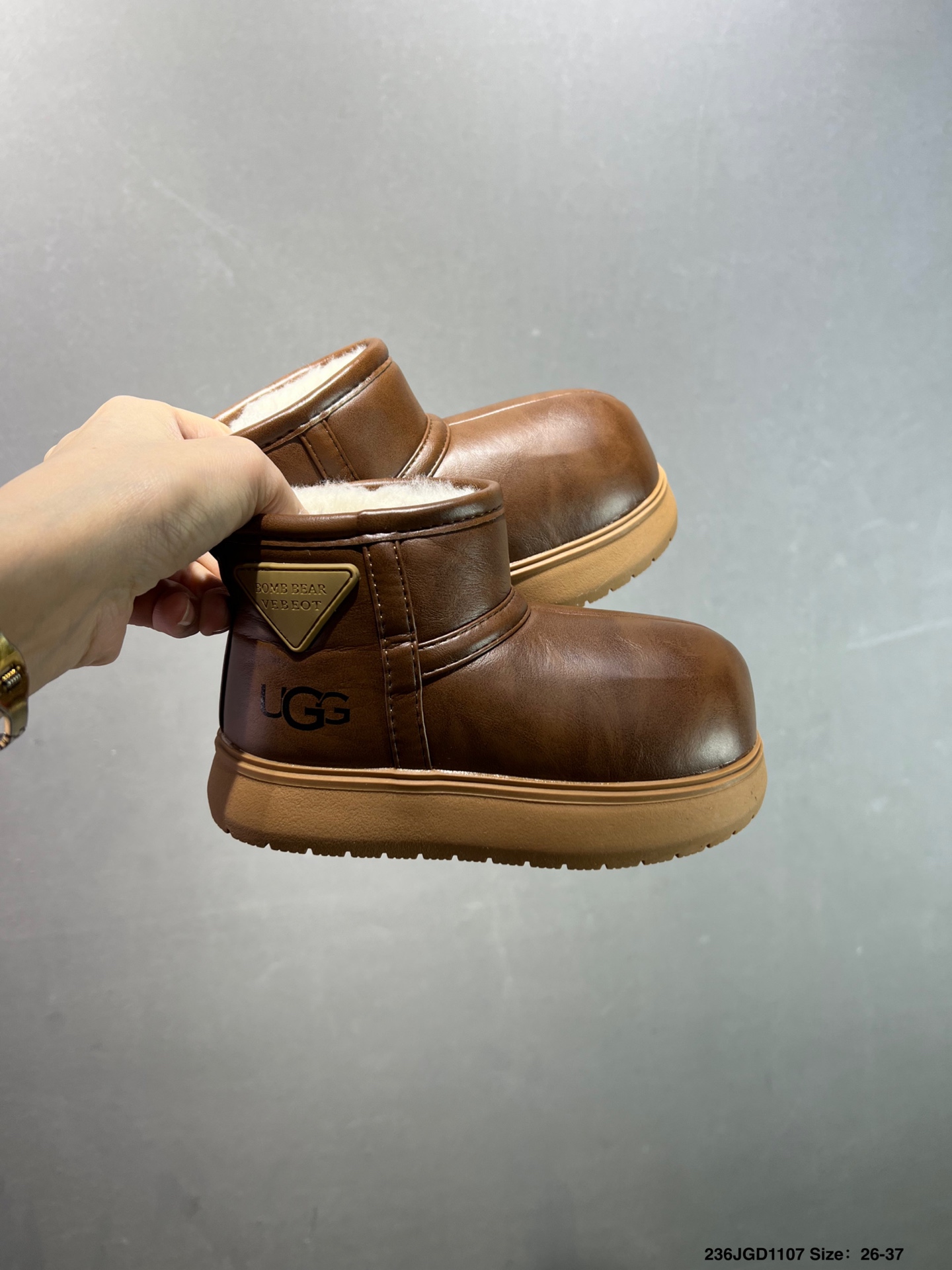 图片[8]-U家新款大标卡皮巴拉儿童雪地靴 尺码：26-37码 经典UGG系列🆕 优质皮料拼接，质感满满💯 内里加绒保暖又舒适❄️ 经典大标，时尚又百搭❤️-选品中心