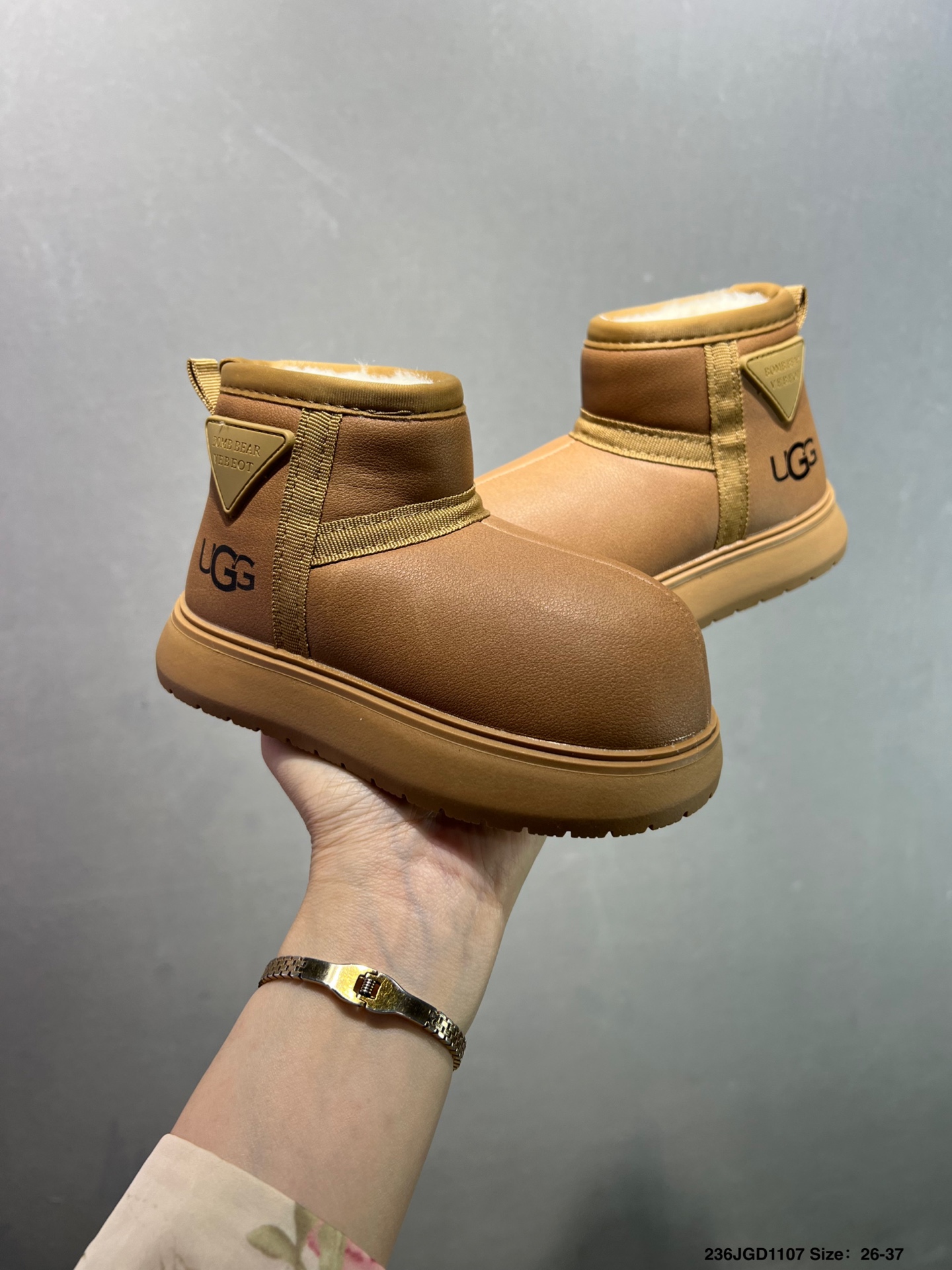 图片[3]-U家新款大标卡皮巴拉儿童雪地靴 尺码：26-37码 经典UGG系列🆕 优质皮料拼接，质感满满💯 内里加绒保暖又舒适❄️ 经典大标，时尚又百搭❤️-选品中心
