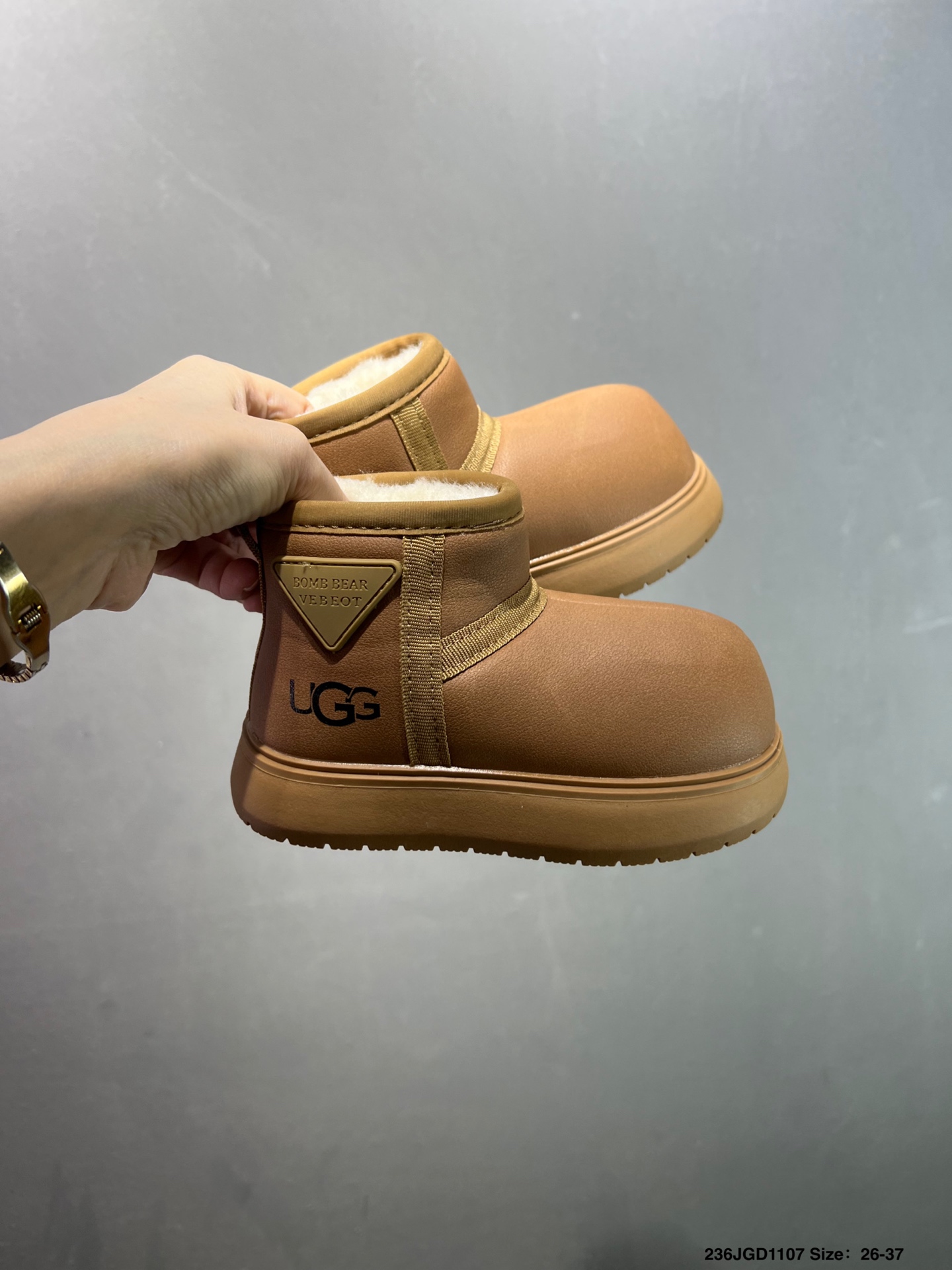 图片[4]-U家新款大标卡皮巴拉儿童雪地靴 尺码：26-37码 经典UGG系列🆕 优质皮料拼接，质感满满💯 内里加绒保暖又舒适❄️ 经典大标，时尚又百搭❤️-选品中心