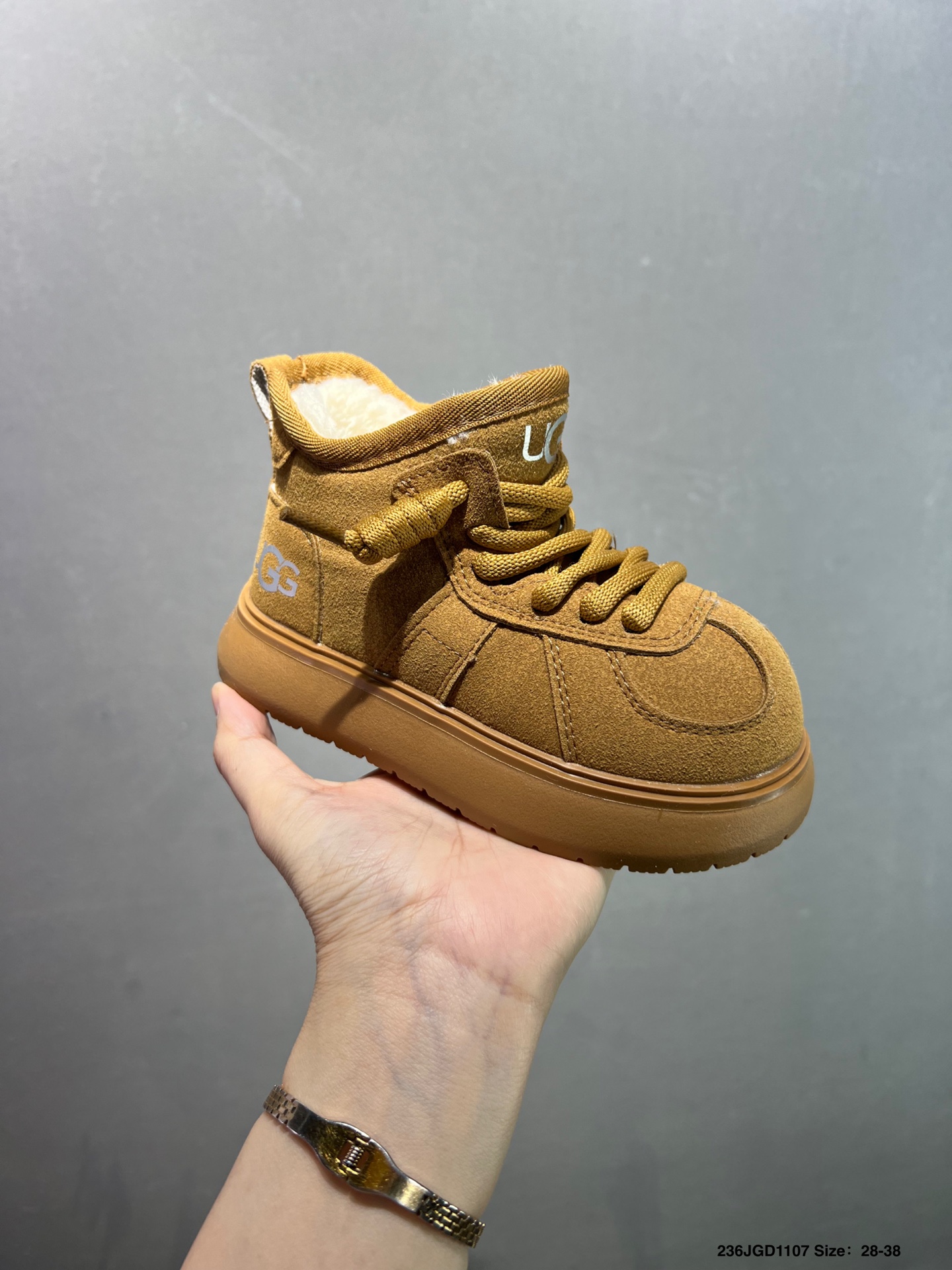 图片[5]-U家新款大标卡皮巴拉儿童雪地靴 尺码：26-38码 经典UGG系列🆕 优质皮料拼接，质感满满💯 内里加绒保暖又舒适❄️ 经典大标，时尚又百搭❤️-选品中心