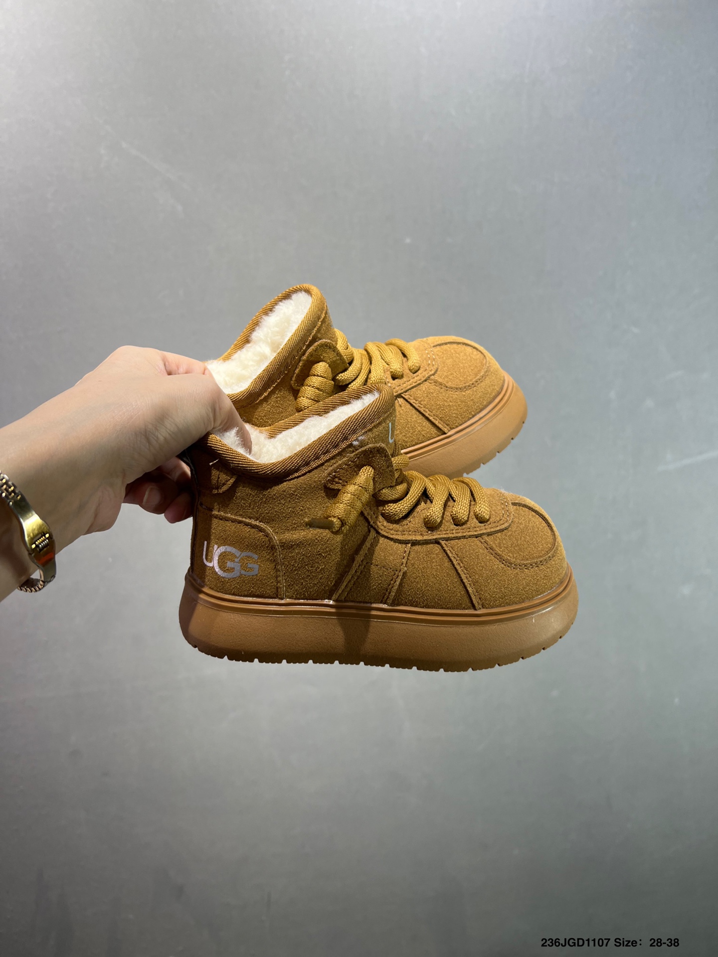 图片[8]-U家新款大标卡皮巴拉儿童雪地靴 尺码：26-38码 经典UGG系列🆕 优质皮料拼接，质感满满💯 内里加绒保暖又舒适❄️ 经典大标，时尚又百搭❤️-选品中心