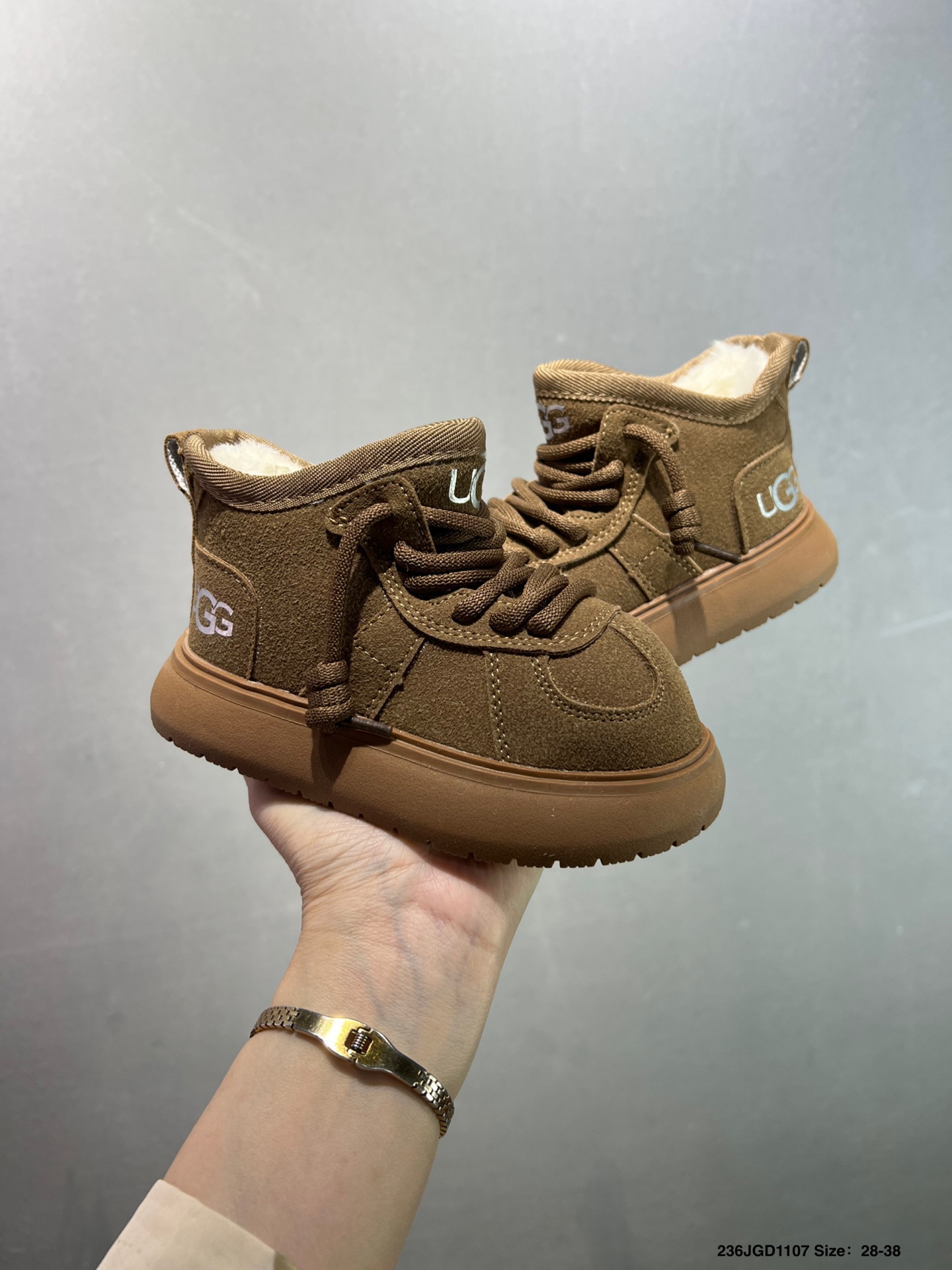 图片[3]-U家新款大标卡皮巴拉儿童雪地靴 尺码：26-38码 经典UGG系列🆕 优质皮料拼接，质感满满💯 内里加绒保暖又舒适❄️ 经典大标，时尚又百搭❤️-选品中心
