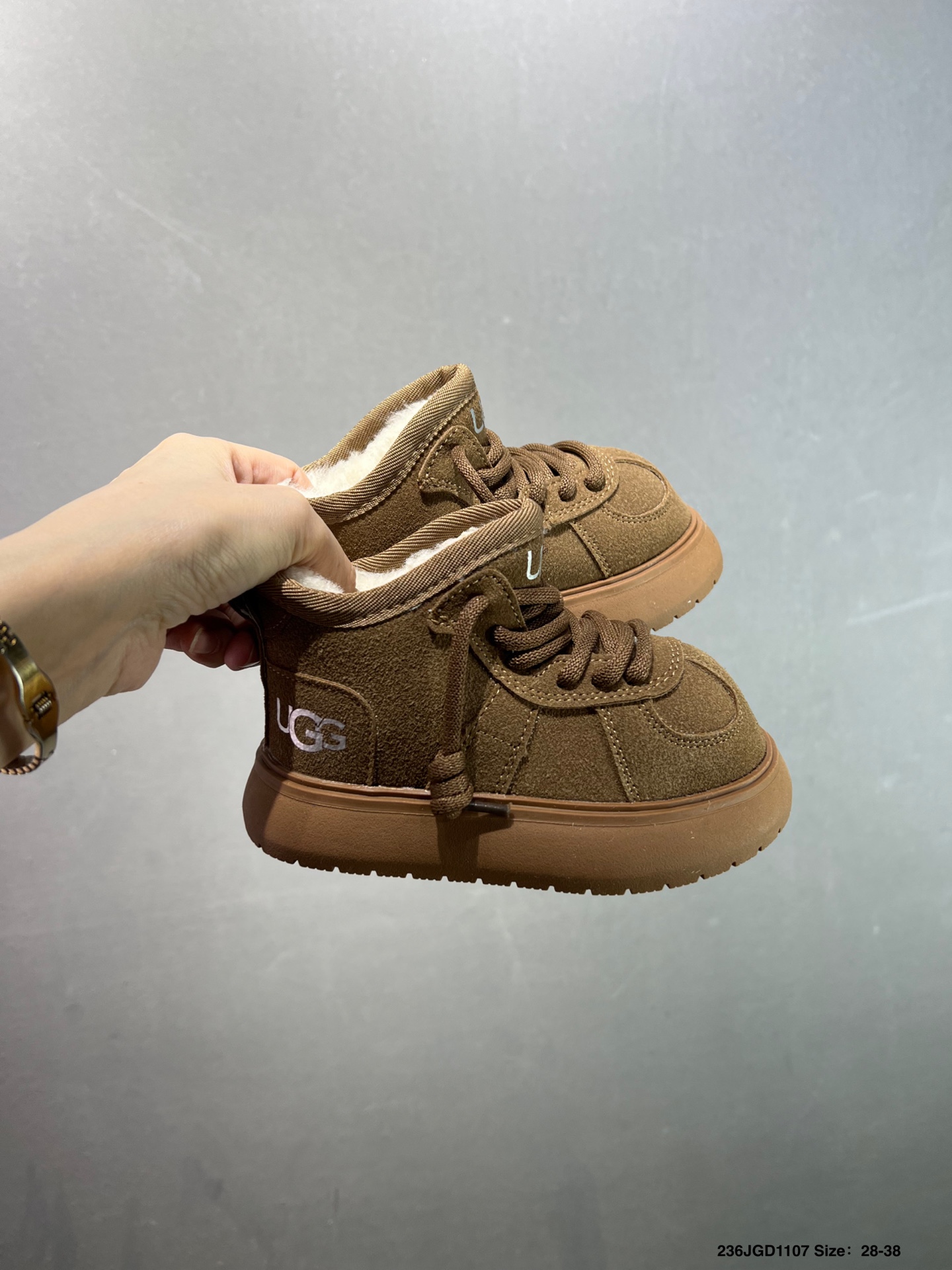 图片[4]-U家新款大标卡皮巴拉儿童雪地靴 尺码：26-38码 经典UGG系列🆕 优质皮料拼接，质感满满💯 内里加绒保暖又舒适❄️ 经典大标，时尚又百搭❤️-选品中心
