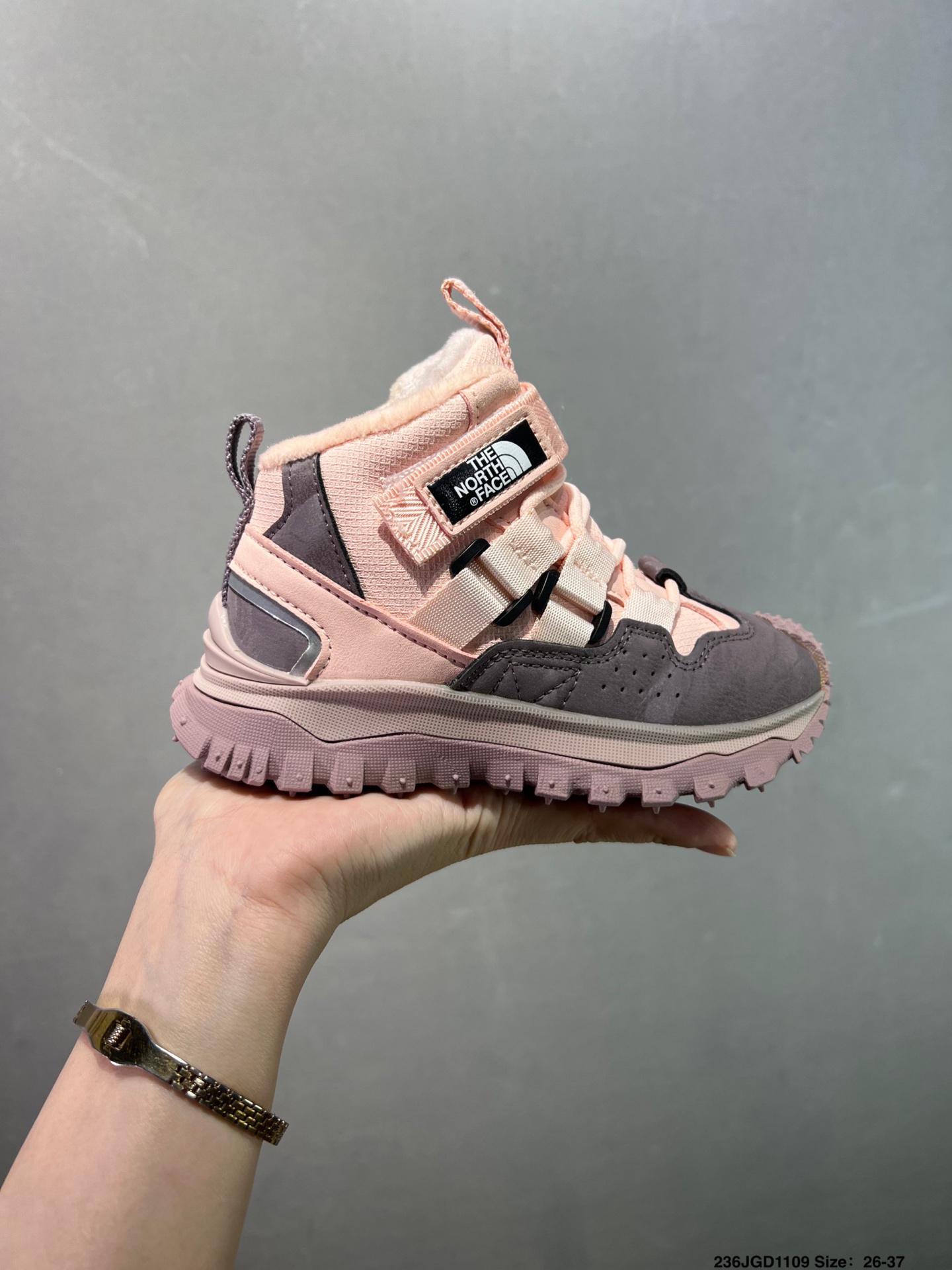 NO:717745,Special offer, free shipping, non-returnable, velvet Beijiajia top children's outdoor shoes with Velcro, size 27-37, classic outdoor brand, rubber wear-resistant and non-slip outsole, great foot feel, mid-top style, protects young ankles, velvet for caring, warm in winter, special price,19860909特价福利包邮不可退换 加绒北家中帮魔术贴儿童户外鞋 SIZE27-37码 经典户外大牌 橡胶耐磨防滑大底,脚感超赞 中帮款式,保护稚嫩脚踝 加绒贴心呵护,暖暖过冬,特价款,,Children's