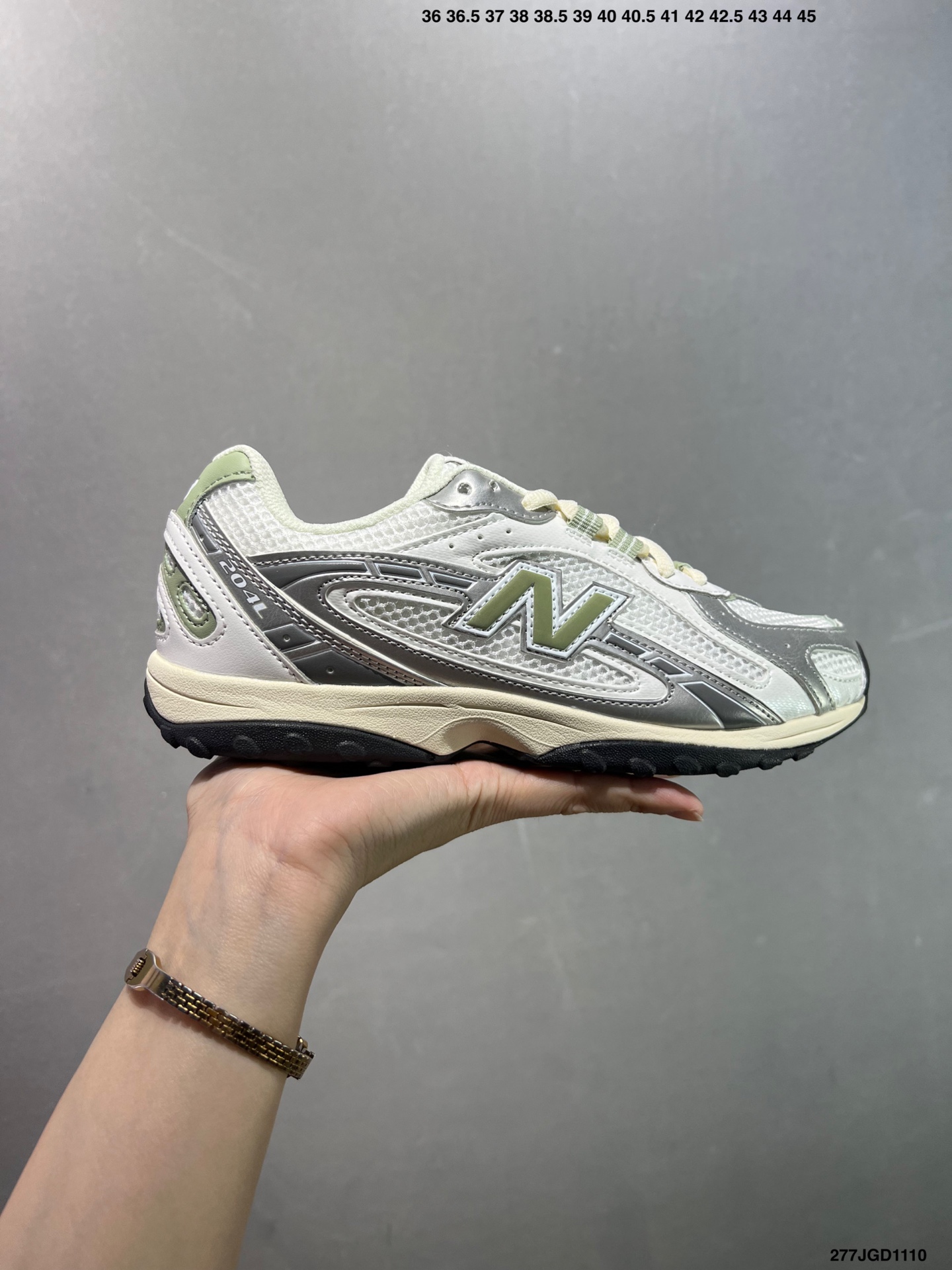 特价✅New Balance 204L 薄底鞋 薄底皮质鞋带德训miu系 减震耐磨包裹性支撑轻便 低帮 生活休闲鞋 轻盈脚感质感兼具 鞋身搭载EVA科技中底,适用多元穿搭场合为户外出行提供舒适长远的穿搭体验 货号:U204LSWB ID:277JGD1110