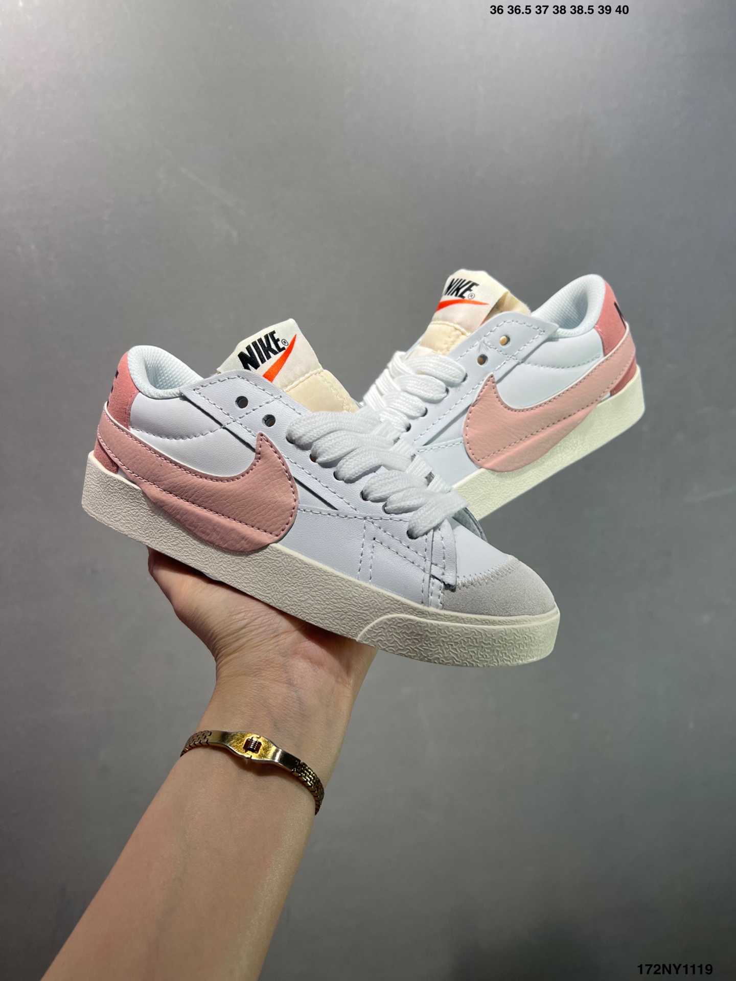 供货价:120💰高瑞莆田鞋👟星选安福优品,得物APP同步款,顺丰包邮得物1:1面单,下单赠送精美礼品🎁
✅NK Blazer Low&lsquo;77 Jumbo 
经典百搭低帮开拓者休闲运动板鞋 
货号:DQ8769-100
尺码:36 36.5 37.5 38 38.5 39 40 40.5 41 42 42.5 43 44 45
ID:172NY1119