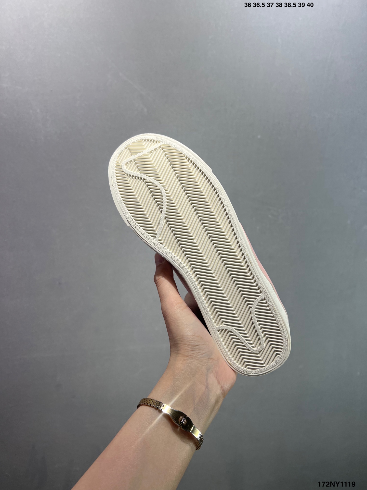 供货价:120💰高瑞莆田鞋👟星选安福优品,得物APP同步款,顺丰包邮得物1:1面单,下单赠送精美礼品🎁
✅NK Blazer Low&lsquo;77 Jumbo 
经典百搭低帮开拓者休闲运动板鞋 
货号:DQ8769-100
尺码:36 36.5 37.5 38 38.5 39 40 40.5 41 42 42.5 43 44 45
ID:172NY1119