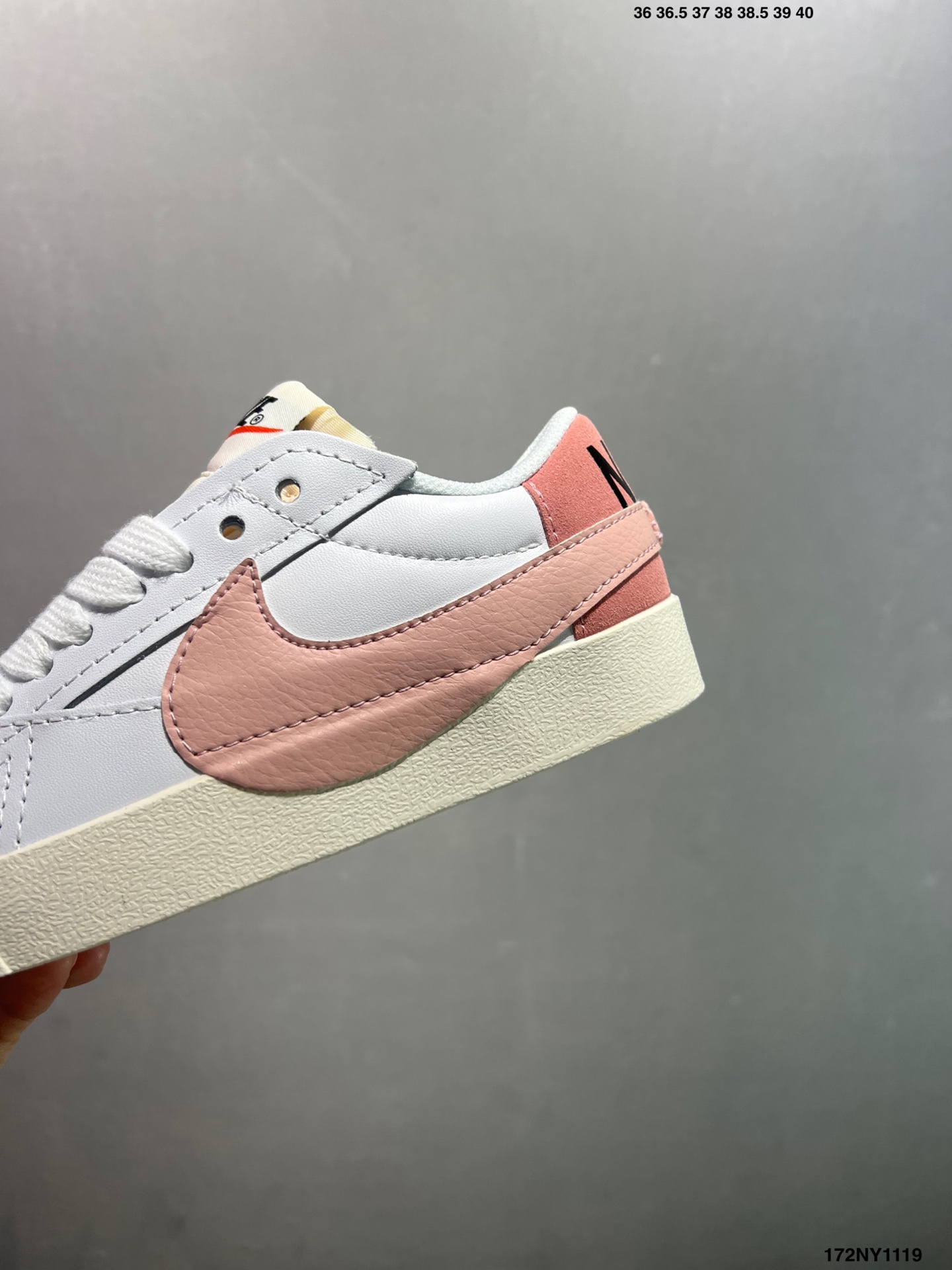 供货价:120💰高瑞莆田鞋👟星选安福优品,得物APP同步款,顺丰包邮得物1:1面单,下单赠送精美礼品🎁
✅NK Blazer Low&lsquo;77 Jumbo 
经典百搭低帮开拓者休闲运动板鞋 
货号:DQ8769-100
尺码:36 36.5 37.5 38 38.5 39 40 40.5 41 42 42.5 43 44 45
ID:172NY1119