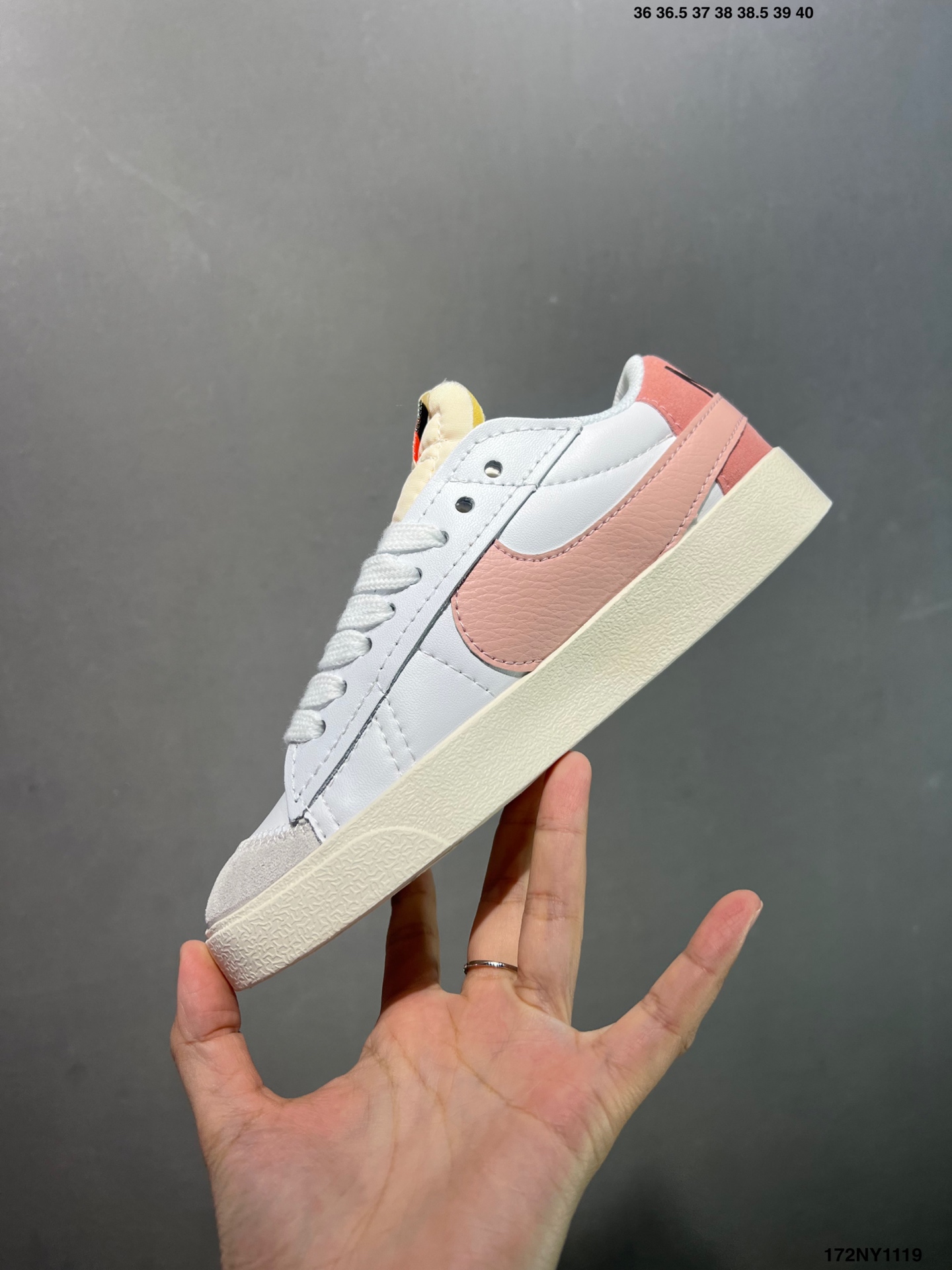 供货价:120💰高瑞莆田鞋👟星选安福优品,得物APP同步款,顺丰包邮得物1:1面单,下单赠送精美礼品🎁
✅NK Blazer Low&lsquo;77 Jumbo 
经典百搭低帮开拓者休闲运动板鞋 
货号:DQ8769-100
尺码:36 36.5 37.5 38 38.5 39 40 40.5 41 42 42.5 43 44 45
ID:172NY1119