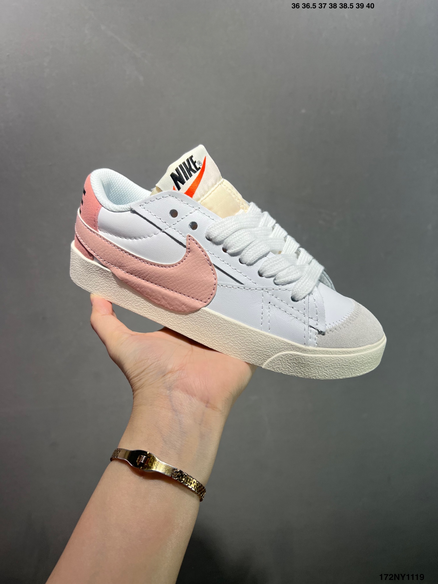 供货价:120💰高瑞莆田鞋👟星选安福优品,得物APP同步款,顺丰包邮得物1:1面单,下单赠送精美礼品🎁
✅NK Blazer Low&lsquo;77 Jumbo 
经典百搭低帮开拓者休闲运动板鞋 
货号:DQ8769-100
尺码:36 36.5 37.5 38 38.5 39 40 40.5 41 42 42.5 43 44 45
ID:172NY1119