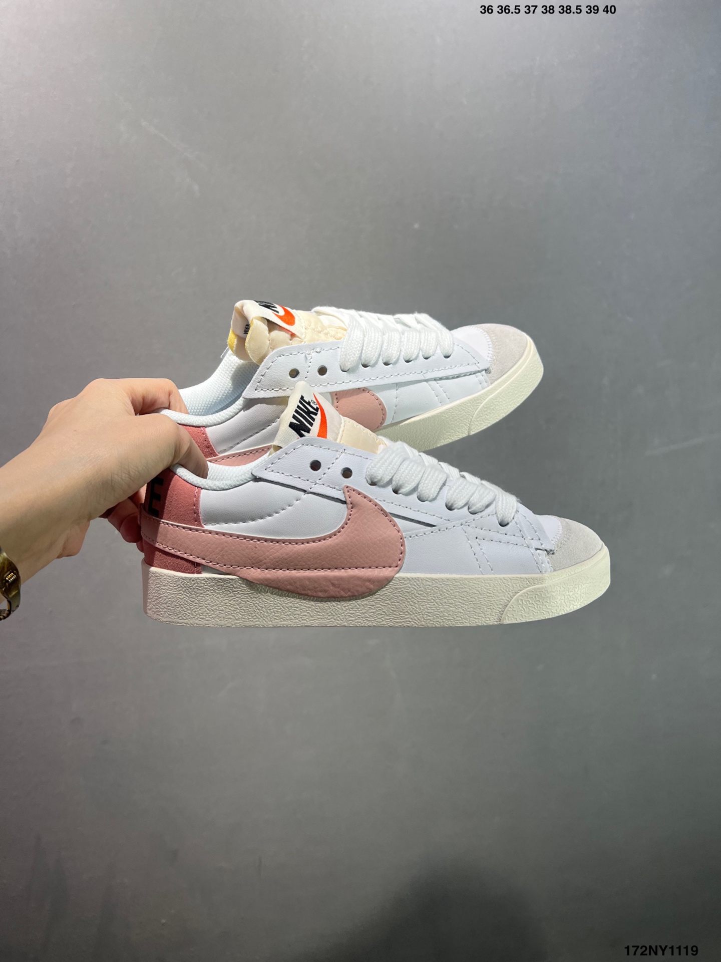 供货价:120💰高瑞莆田鞋👟星选安福优品,得物APP同步款,顺丰包邮得物1:1面单,下单赠送精美礼品🎁
✅NK Blazer Low&lsquo;77 Jumbo 
经典百搭低帮开拓者休闲运动板鞋 
货号:DQ8769-100
尺码:36 36.5 37.5 38 38.5 39 40 40.5 41 42 42.5 43 44 45
ID:172NY1119