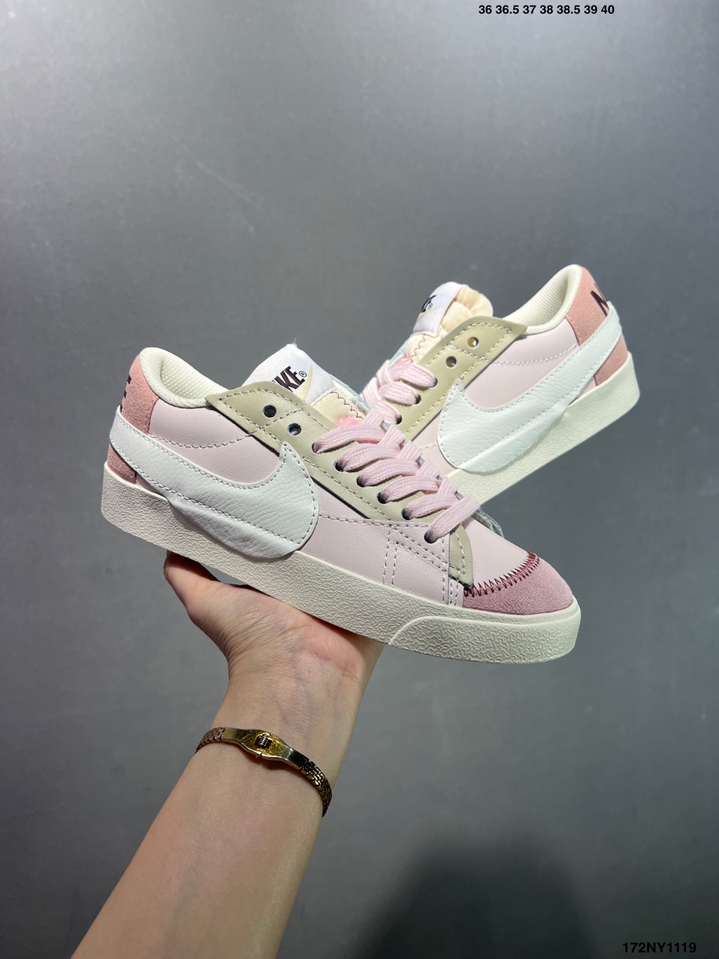 供货价:120💰高瑞莆田鞋👟星选安福优品,得物APP同步款,顺丰包邮得物1:1面单,下单赠送精美礼品🎁
✅NK Blazer Low&lsquo;77 Jumbo 
经典百搭低帮开拓者休闲运动板鞋 
货号:DQ8769-100
尺码:36 36.5 37.5 38 38.5 39 40 40.5 41 42 42.5 43 44 45
ID:172NY1119