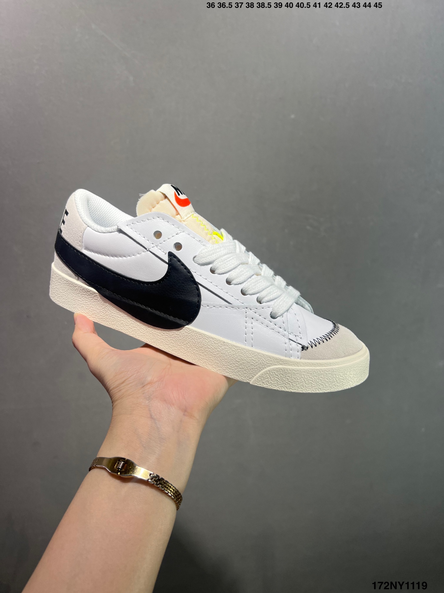 供货价:120💰高瑞莆田鞋👟星选安福优品,得物APP同步款,顺丰包邮得物1:1面单,下单赠送精美礼品🎁
✅NK Blazer Low&lsquo;77 Jumbo 
经典百搭低帮开拓者休闲运动板鞋 
货号:DQ8769-100
尺码:36 36.5 37.5 38 38.5 39 40 40.5 41 42 42.5 43 44 45
ID:172NY1119