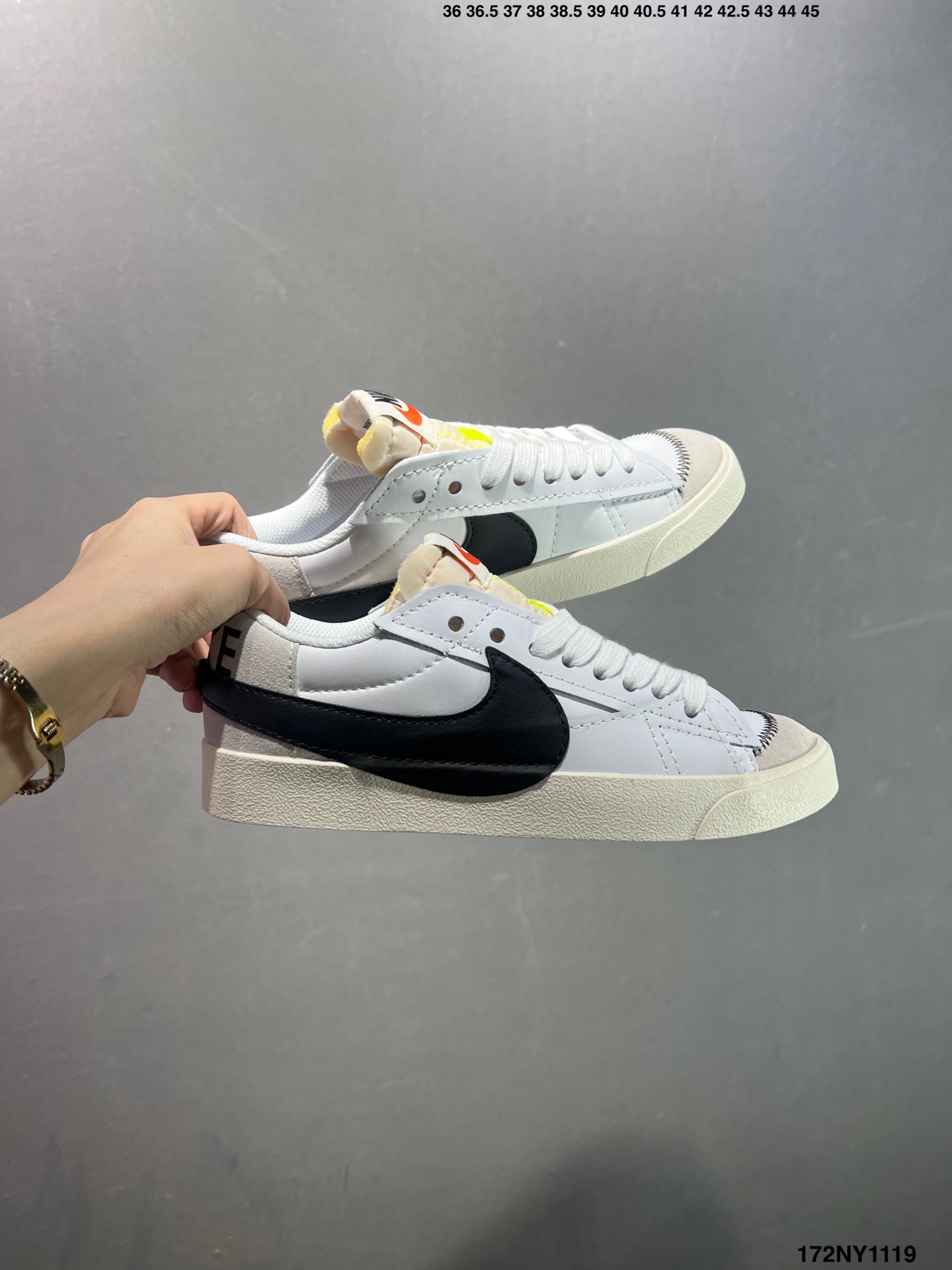 供货价:120💰高瑞莆田鞋👟星选安福优品,得物APP同步款,顺丰包邮得物1:1面单,下单赠送精美礼品🎁
✅NK Blazer Low&lsquo;77 Jumbo 
经典百搭低帮开拓者休闲运动板鞋 
货号:DQ8769-100
尺码:36 36.5 37.5 38 38.5 39 40 40.5 41 42 42.5 43 44 45
ID:172NY1119