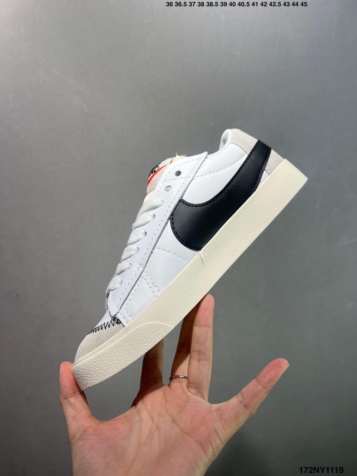 供货价:120💰高瑞莆田鞋👟星选安福优品,得物APP同步款,顺丰包邮得物1:1面单,下单赠送精美礼品🎁
✅NK Blazer Low&lsquo;77 Jumbo 
经典百搭低帮开拓者休闲运动板鞋 
货号:DQ8769-100
尺码:36 36.5 37.5 38 38.5 39 40 40.5 41 42 42.5 43 44 45
ID:172NY1119