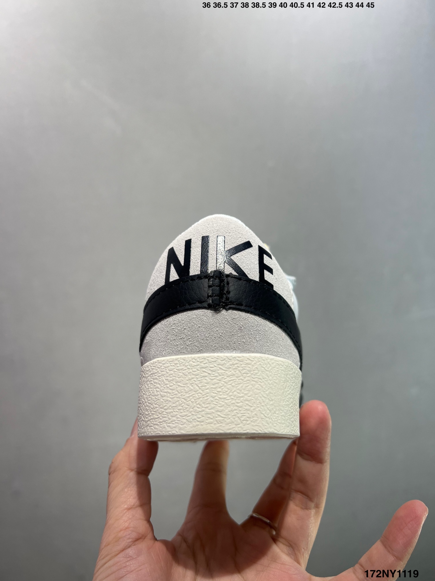 供货价:120💰高瑞莆田鞋👟星选安福优品,得物APP同步款,顺丰包邮得物1:1面单,下单赠送精美礼品🎁
✅NK Blazer Low&lsquo;77 Jumbo 
经典百搭低帮开拓者休闲运动板鞋 
货号:DQ8769-100
尺码:36 36.5 37.5 38 38.5 39 40 40.5 41 42 42.5 43 44 45
ID:172NY1119