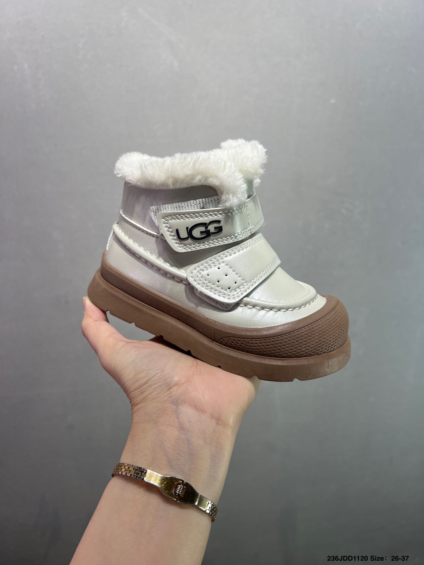 NO:601967,UGG's new Velcro, fur integrated children's mid-top snow boots SIZE26-37, classic UGG series, thickened velvet lining, warm in winter, exquisite buckles, full of texture., snow boots, boots,19860909UGG新款魔术贴 皮毛一体儿童中帮雪地靴 SIZE26-37码 经典UGG系列 内里加绒加厚,暖暖过冬 精致卡扣,质感满满.,雪地靴,boots,,Children's