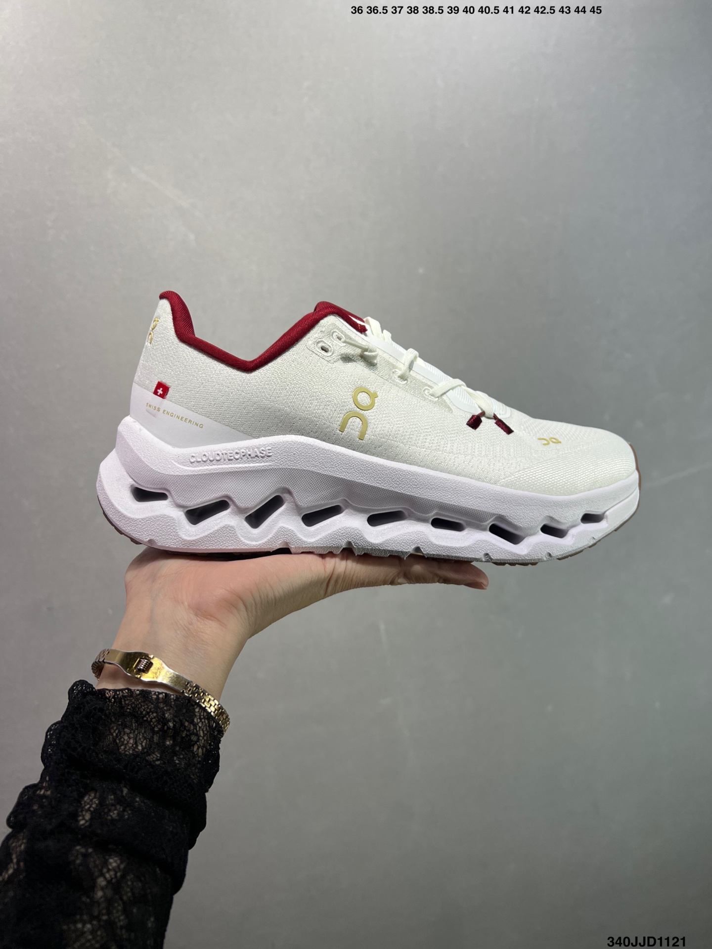 💰110
✅On昂跑 Cloudtilt
户外街头机能风跑步鞋
Cloud Hi Edge户外机能融合街头潮流
越界开启全新都市探索
CloudTec®专利科技鞋底搭载耐温耐用革新中底泡棉 同时以摇椅圆弧的机能感轮廓
带来流畅平稳的迈步 轻量透气的工程网格结合环保人造麂皮 衬托出活力醒目的视觉效果 饰有品牌Logo的TPU鞋带扣 让系带方式别具一格
是日常穿搭、旅行和城市探索的理想之选
货号: 3WE10053286
尺码: 36 36.5 37.5 38 38.5 39 40 如图 ID:340JJD1121