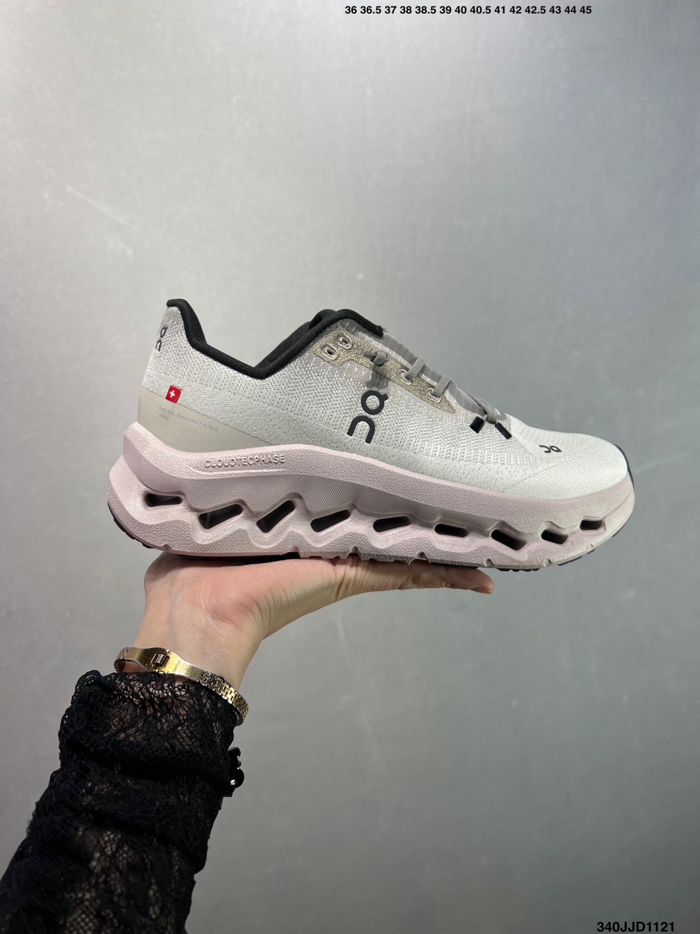 💰110
✅On昂跑 Cloudtilt
户外街头机能风跑步鞋
Cloud Hi Edge户外机能融合街头潮流
越界开启全新都市探索
CloudTec®专利科技鞋底搭载耐温耐用革新中底泡棉 同时以摇椅圆弧的机能感轮廓
带来流畅平稳的迈步 轻量透气的工程网格结合环保人造麂皮 衬托出活力醒目的视觉效果 饰有品牌Logo的TPU鞋带扣 让系带方式别具一格
是日常穿搭、旅行和城市探索的理想之选
货号: 3WE10053286
尺码: 36 36.5 37.5 38 38.5 39 40 如图 ID:340JJD1121