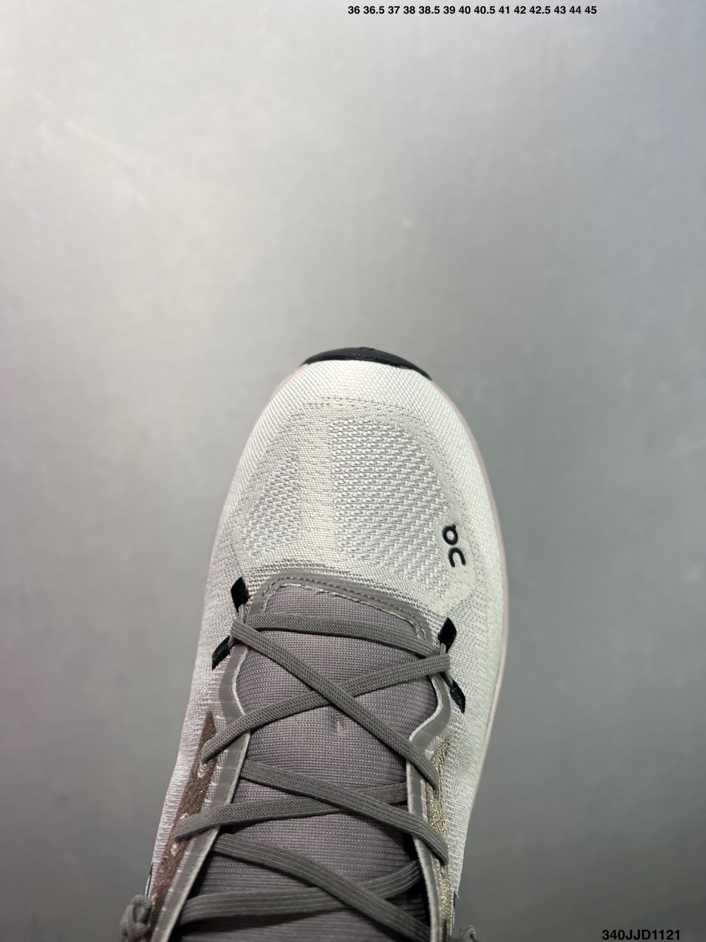 💰110
✅On昂跑 Cloudtilt
户外街头机能风跑步鞋
Cloud Hi Edge户外机能融合街头潮流
越界开启全新都市探索
CloudTec®专利科技鞋底搭载耐温耐用革新中底泡棉 同时以摇椅圆弧的机能感轮廓
带来流畅平稳的迈步 轻量透气的工程网格结合环保人造麂皮 衬托出活力醒目的视觉效果 饰有品牌Logo的TPU鞋带扣 让系带方式别具一格
是日常穿搭、旅行和城市探索的理想之选
货号: 3WE10053286
尺码: 36 36.5 37.5 38 38.5 39 40 如图 ID:340JJD1121