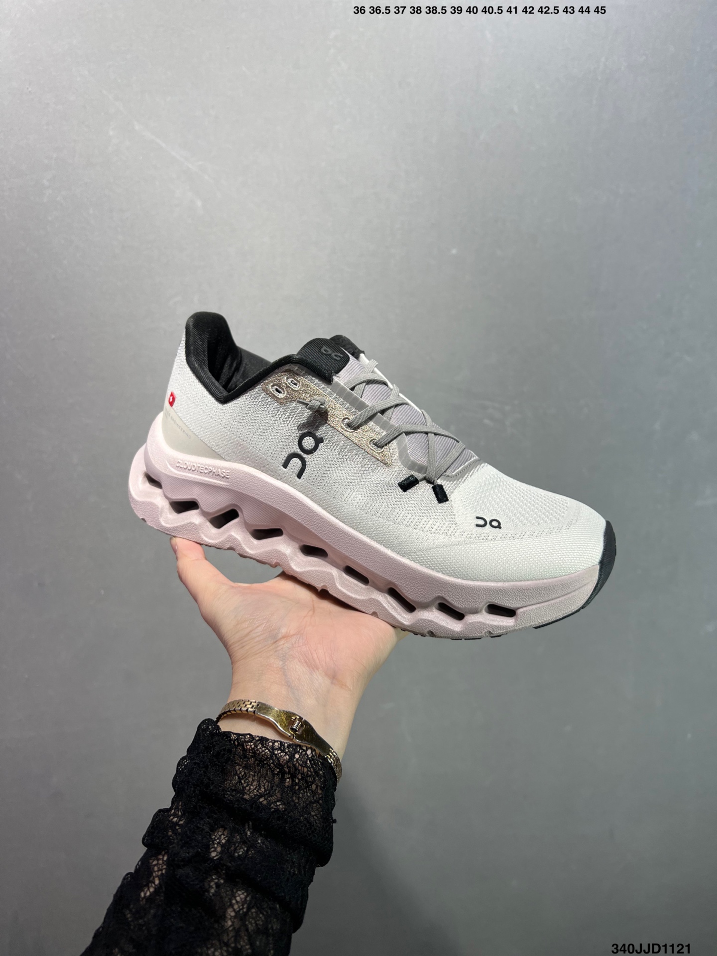 💰110
✅On昂跑 Cloudtilt
户外街头机能风跑步鞋
Cloud Hi Edge户外机能融合街头潮流
越界开启全新都市探索
CloudTec®专利科技鞋底搭载耐温耐用革新中底泡棉 同时以摇椅圆弧的机能感轮廓
带来流畅平稳的迈步 轻量透气的工程网格结合环保人造麂皮 衬托出活力醒目的视觉效果 饰有品牌Logo的TPU鞋带扣 让系带方式别具一格
是日常穿搭、旅行和城市探索的理想之选
货号: 3WE10053286
尺码: 36 36.5 37.5 38 38.5 39 40 如图 ID:340JJD1121