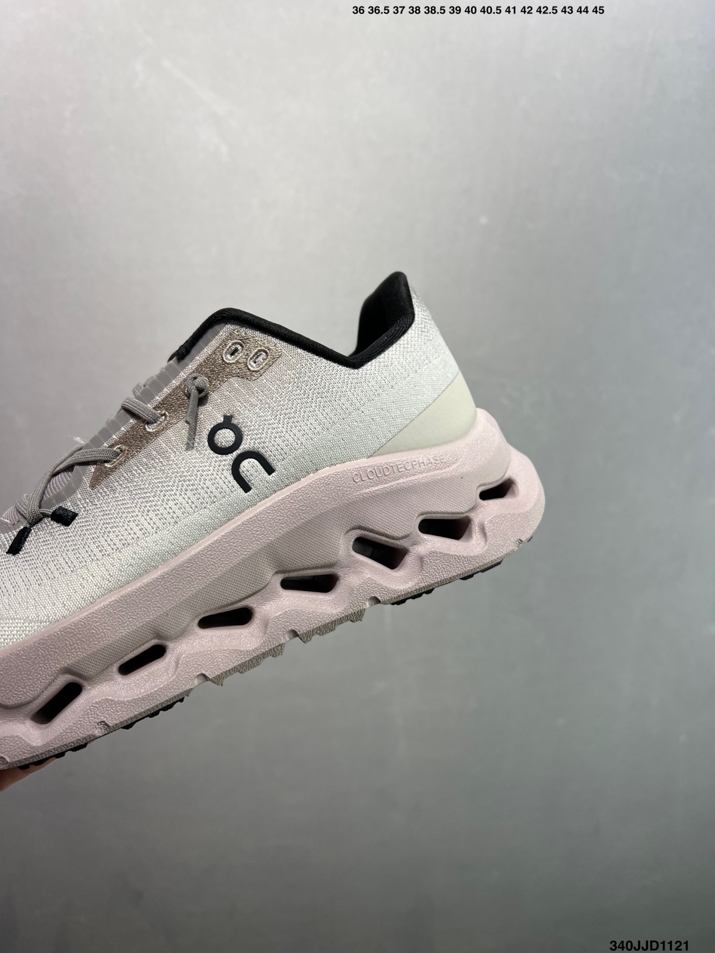 💰110
✅On昂跑 Cloudtilt
户外街头机能风跑步鞋
Cloud Hi Edge户外机能融合街头潮流
越界开启全新都市探索
CloudTec®专利科技鞋底搭载耐温耐用革新中底泡棉 同时以摇椅圆弧的机能感轮廓
带来流畅平稳的迈步 轻量透气的工程网格结合环保人造麂皮 衬托出活力醒目的视觉效果 饰有品牌Logo的TPU鞋带扣 让系带方式别具一格
是日常穿搭、旅行和城市探索的理想之选
货号: 3WE10053286
尺码: 36 36.5 37.5 38 38.5 39 40 如图 ID:340JJD1121