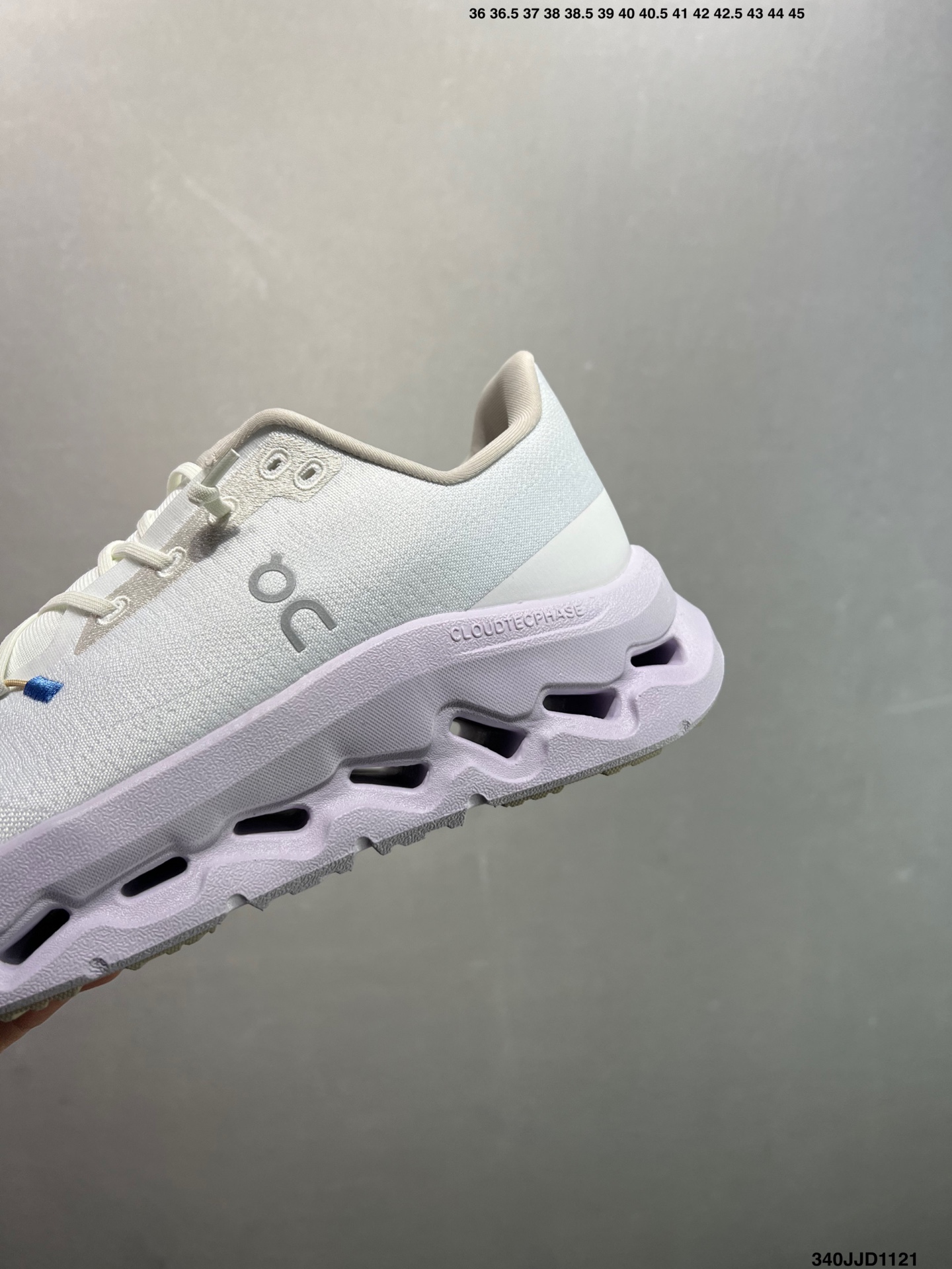 💰110
✅On昂跑 Cloudtilt
户外街头机能风跑步鞋
Cloud Hi Edge户外机能融合街头潮流
越界开启全新都市探索
CloudTec®专利科技鞋底搭载耐温耐用革新中底泡棉 同时以摇椅圆弧的机能感轮廓
带来流畅平稳的迈步 轻量透气的工程网格结合环保人造麂皮 衬托出活力醒目的视觉效果 饰有品牌Logo的TPU鞋带扣 让系带方式别具一格
是日常穿搭、旅行和城市探索的理想之选
货号: 3WE10053286
尺码: 36 36.5 37.5 38 38.5 39 40 如图 ID:340JJD1121