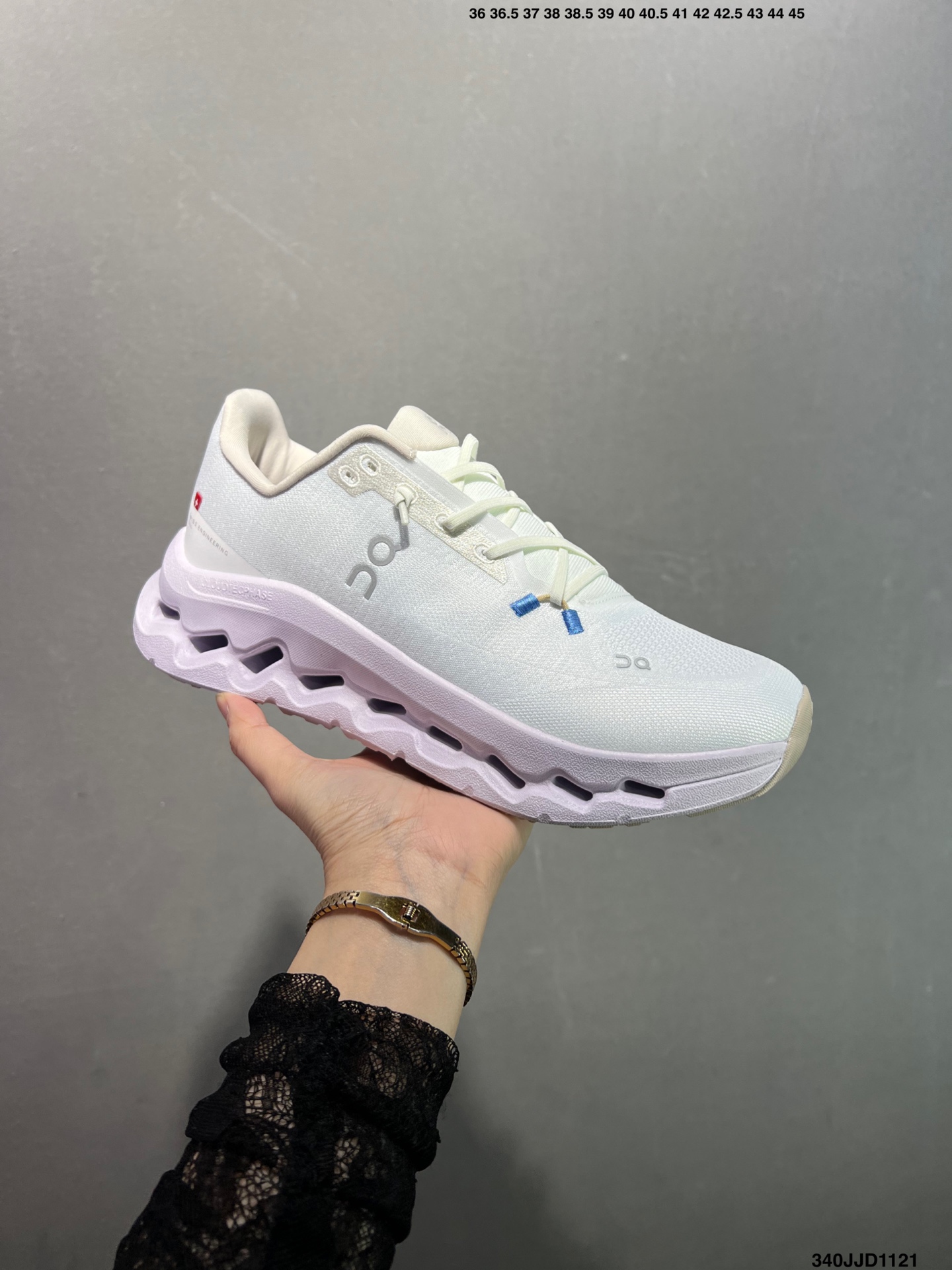 💰110
✅On昂跑 Cloudtilt
户外街头机能风跑步鞋
Cloud Hi Edge户外机能融合街头潮流
越界开启全新都市探索
CloudTec®专利科技鞋底搭载耐温耐用革新中底泡棉 同时以摇椅圆弧的机能感轮廓
带来流畅平稳的迈步 轻量透气的工程网格结合环保人造麂皮 衬托出活力醒目的视觉效果 饰有品牌Logo的TPU鞋带扣 让系带方式别具一格
是日常穿搭、旅行和城市探索的理想之选
货号: 3WE10053286
尺码: 36 36.5 37.5 38 38.5 39 40 如图 ID:340JJD1121