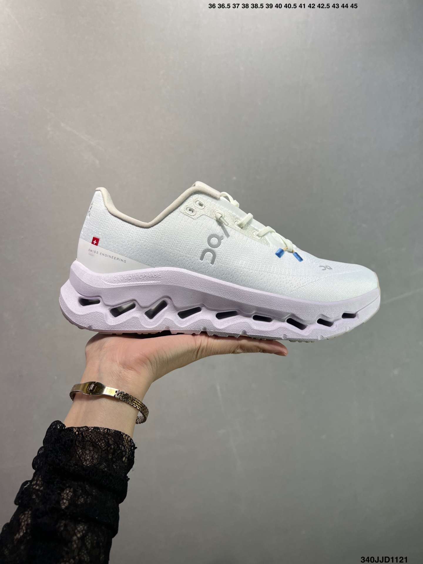 💰110
✅On昂跑 Cloudtilt
户外街头机能风跑步鞋
Cloud Hi Edge户外机能融合街头潮流
越界开启全新都市探索
CloudTec®专利科技鞋底搭载耐温耐用革新中底泡棉 同时以摇椅圆弧的机能感轮廓
带来流畅平稳的迈步 轻量透气的工程网格结合环保人造麂皮 衬托出活力醒目的视觉效果 饰有品牌Logo的TPU鞋带扣 让系带方式别具一格
是日常穿搭、旅行和城市探索的理想之选
货号: 3WE10053286
尺码: 36 36.5 37.5 38 38.5 39 40 如图 ID:340JJD1121