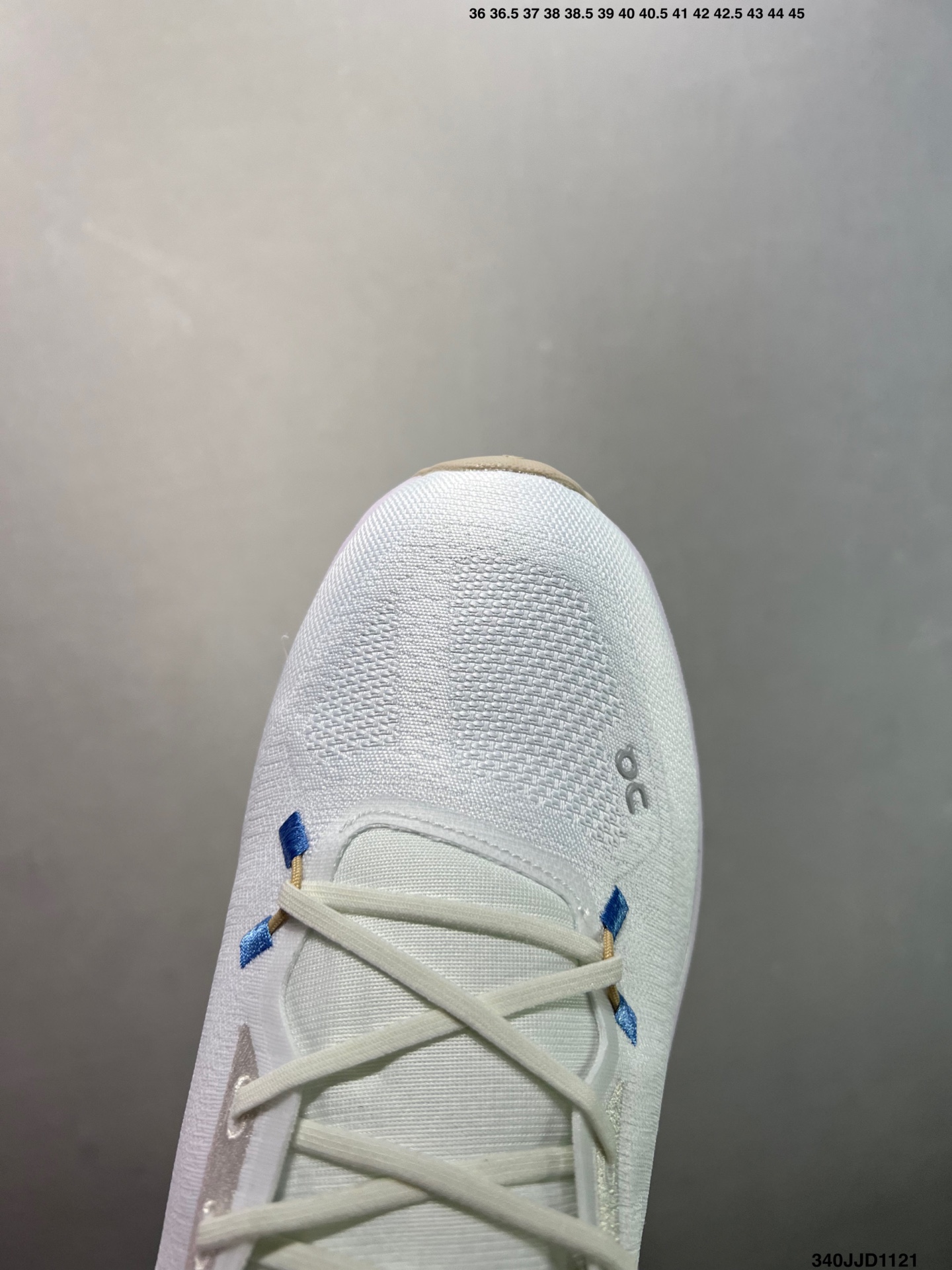 💰110
✅On昂跑 Cloudtilt
户外街头机能风跑步鞋
Cloud Hi Edge户外机能融合街头潮流
越界开启全新都市探索
CloudTec®专利科技鞋底搭载耐温耐用革新中底泡棉 同时以摇椅圆弧的机能感轮廓
带来流畅平稳的迈步 轻量透气的工程网格结合环保人造麂皮 衬托出活力醒目的视觉效果 饰有品牌Logo的TPU鞋带扣 让系带方式别具一格
是日常穿搭、旅行和城市探索的理想之选
货号: 3WE10053286
尺码: 36 36.5 37.5 38 38.5 39 40 如图 ID:340JJD1121