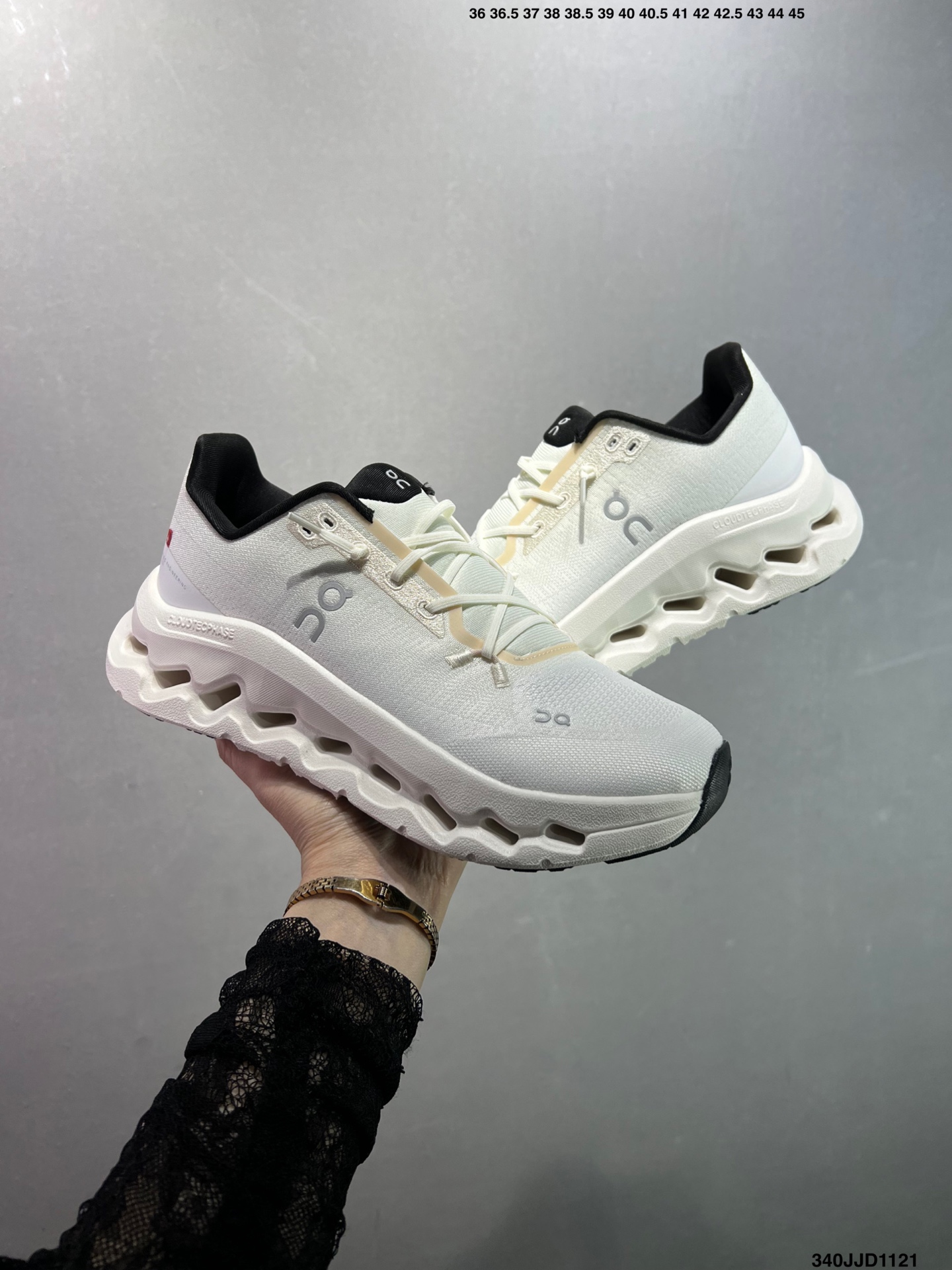 🈴️💰110
✅On昂跑 Cloudtilt
户外街头机能风跑步鞋
Cloud Hi Edge户外机能融合街头潮流
越界开启全新都市探索
CloudTec®专利科技鞋底搭载耐温耐用革新中底泡棉 同时以摇椅圆弧的机能感轮廓
带来流畅平稳的迈步 轻量透气的工程网格结合环保人造麂皮 衬托出活力醒目的视觉效果 饰有品牌Logo的TPU鞋带扣 让系带方式别具一格
是日常穿搭、旅行和城市探索的理想之选
货号: 3WE10053286
尺码: 36 36.5 37.5 38 38.5 39 40 如图 ID:340JJD1121